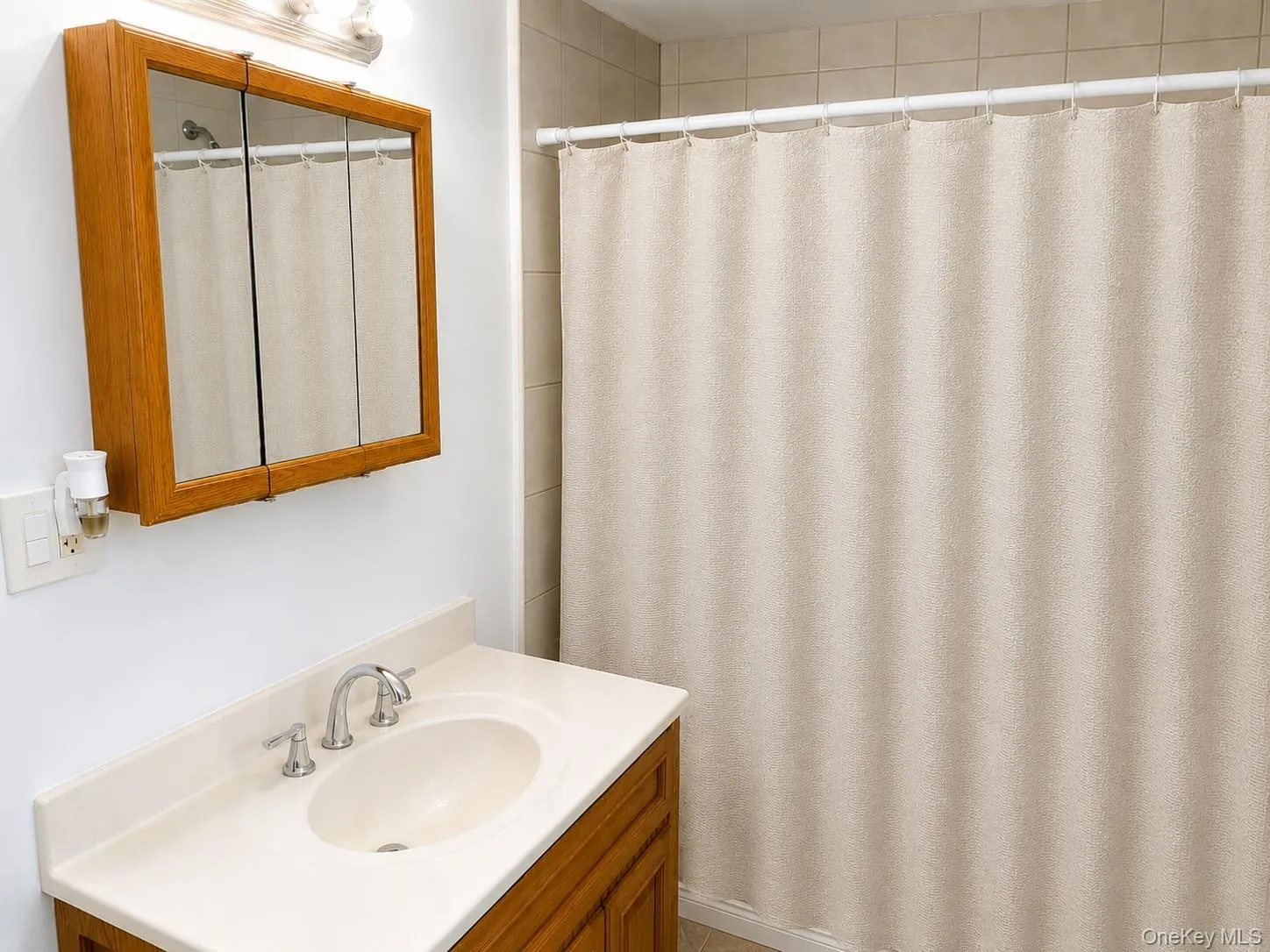 10 McKinley Ave, Babylon, NY, 3 Bedrooms Bedrooms, 7 Rooms Rooms,1 BathroomBathrooms,Residential Lease,For Rent,McKinley Ave,0,1007324 10 McKinley Ave, Babylon, NY, 3 Bedrooms Bedrooms, 7 Rooms Rooms,1 BathroomBathrooms,Residential Lease,For Rent,McKinley Ave,0,1007324