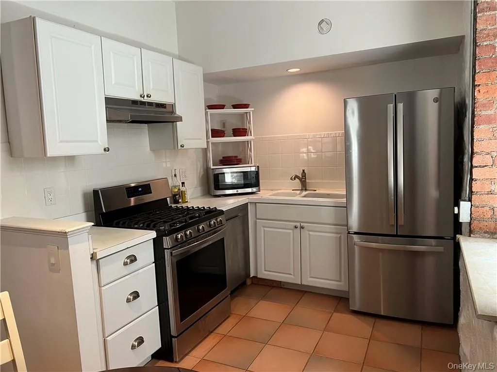 300 Ferdon Avenue, Orangetown, NY, 2 Bedrooms Bedrooms, 5 Rooms Rooms,1 BathroomBathrooms,Residential Lease,For Rent,Ferdon,0,1007333 300 Ferdon Avenue, Orangetown, NY, 2 Bedrooms Bedrooms, 5 Rooms Rooms,1 BathroomBathrooms,Residential Lease,For Rent,Ferdon,0,1007333