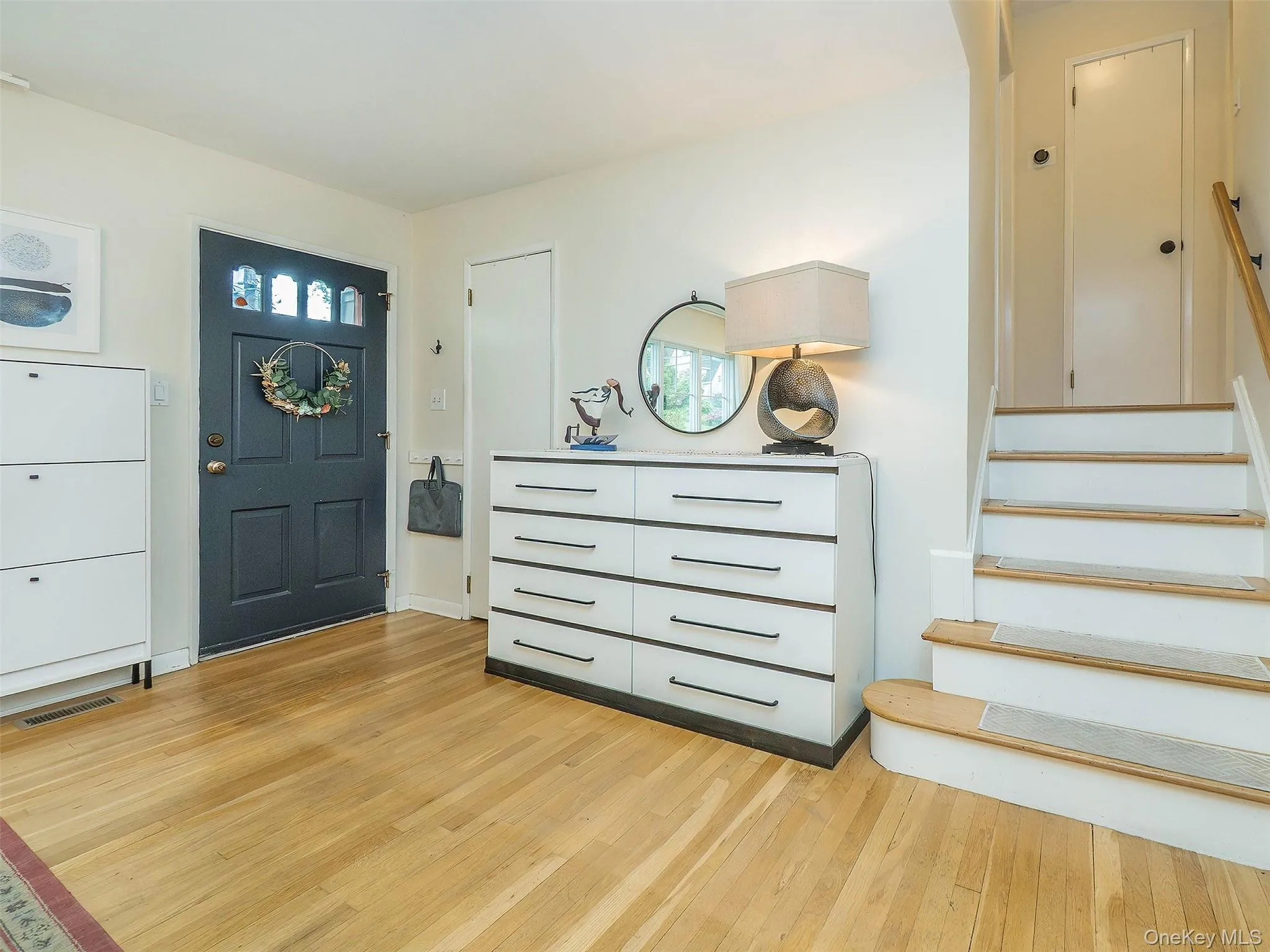 7 Cedar Lane, Oyster Bay, NY, 3 Bedrooms Bedrooms, 8 Rooms Rooms,2 BathroomsBathrooms,Residential,For Rent,Cedar,0,KEY1007334 7 Cedar Lane, Oyster Bay, NY, 3 Bedrooms Bedrooms, 8 Rooms Rooms,2 BathroomsBathrooms,Residential,For Rent,Cedar,0,KEY1007334