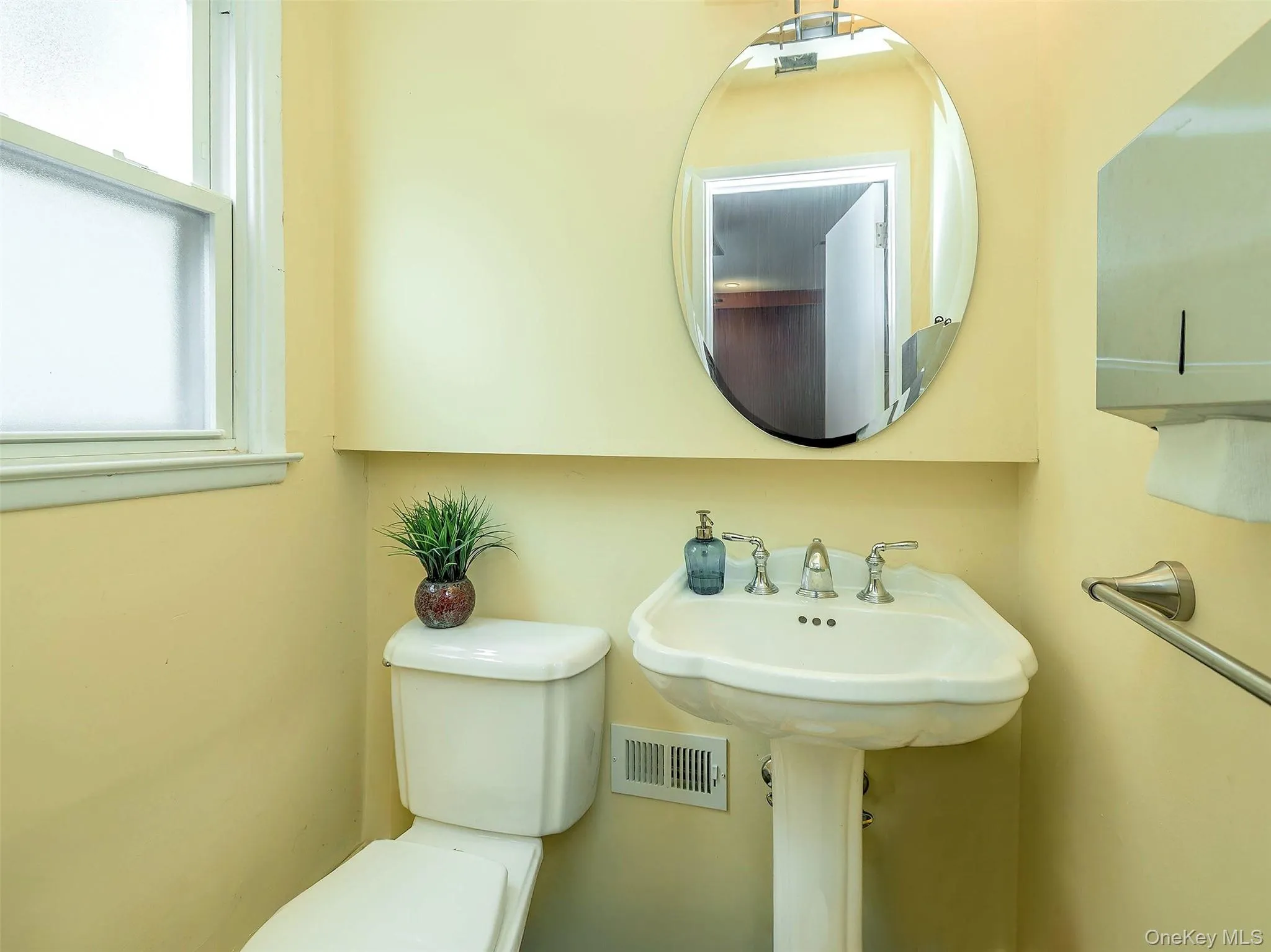 7 Cedar Lane, Oyster Bay, NY, 3 Bedrooms Bedrooms, 8 Rooms Rooms,2 BathroomsBathrooms,Residential,For Rent,Cedar,0,KEY1007334 7 Cedar Lane, Oyster Bay, NY, 3 Bedrooms Bedrooms, 8 Rooms Rooms,2 BathroomsBathrooms,Residential,For Rent,Cedar,0,KEY1007334