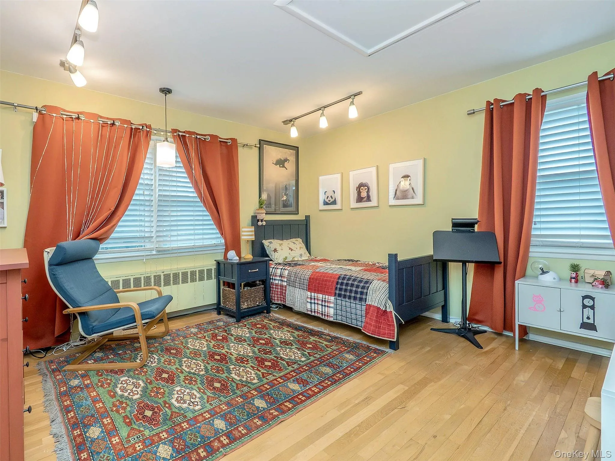 7 Cedar Lane, Oyster Bay, NY, 3 Bedrooms Bedrooms, 8 Rooms Rooms,2 BathroomsBathrooms,Residential,For Rent,Cedar,0,KEY1007334 7 Cedar Lane, Oyster Bay, NY, 3 Bedrooms Bedrooms, 8 Rooms Rooms,2 BathroomsBathrooms,Residential,For Rent,Cedar,0,KEY1007334