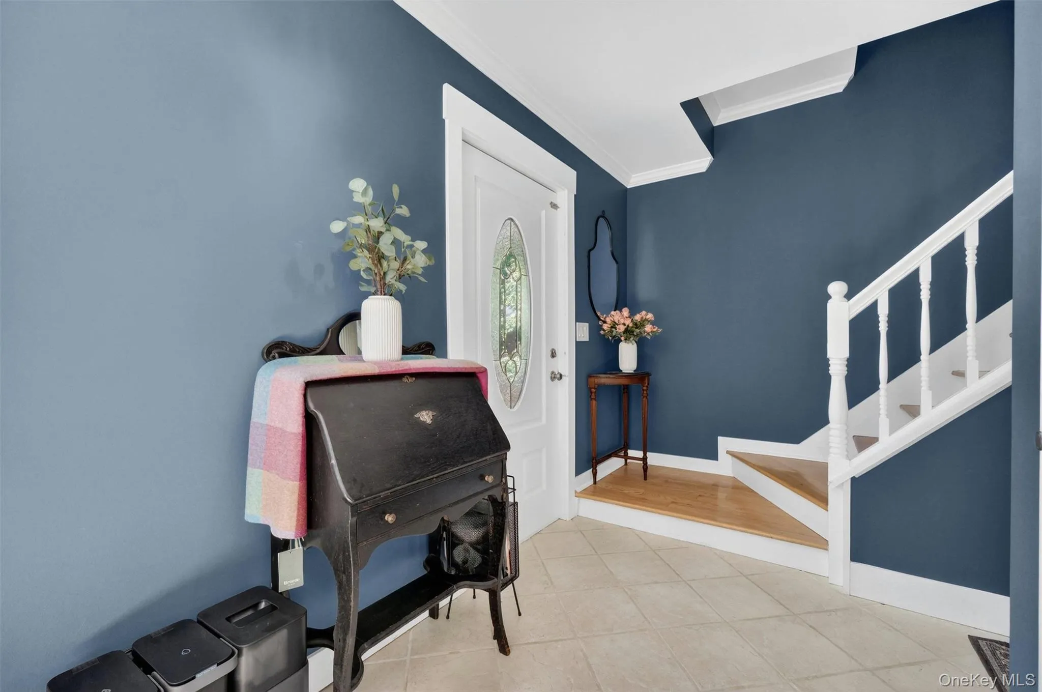 Step inside to the warm and welcoming entryway. Step inside to the warm and welcoming entryway.