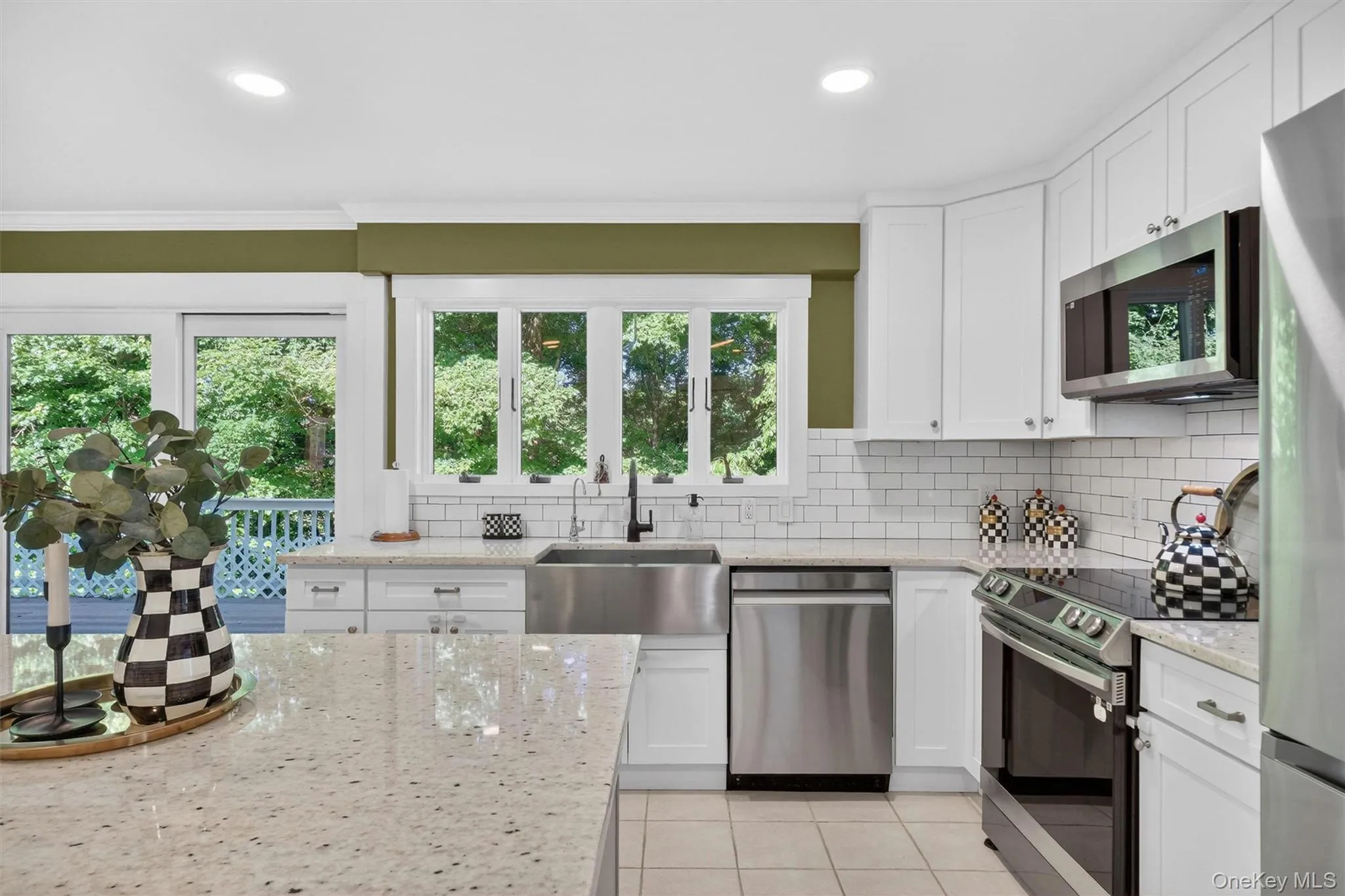 A true chef's delight to prepare meals in this kitchen. A true chef's delight to prepare meals in this kitchen.