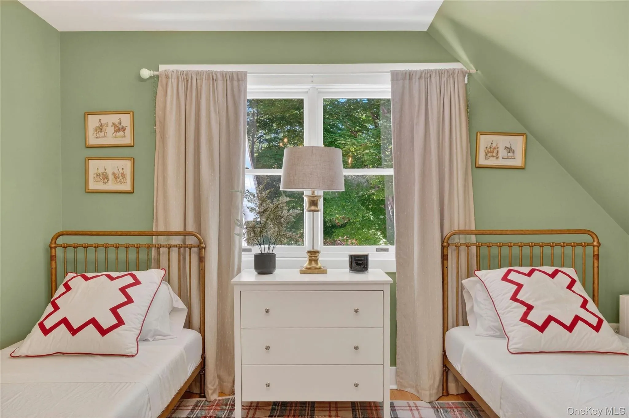 Inviting 2nd Bedroom. Inviting 2nd Bedroom.