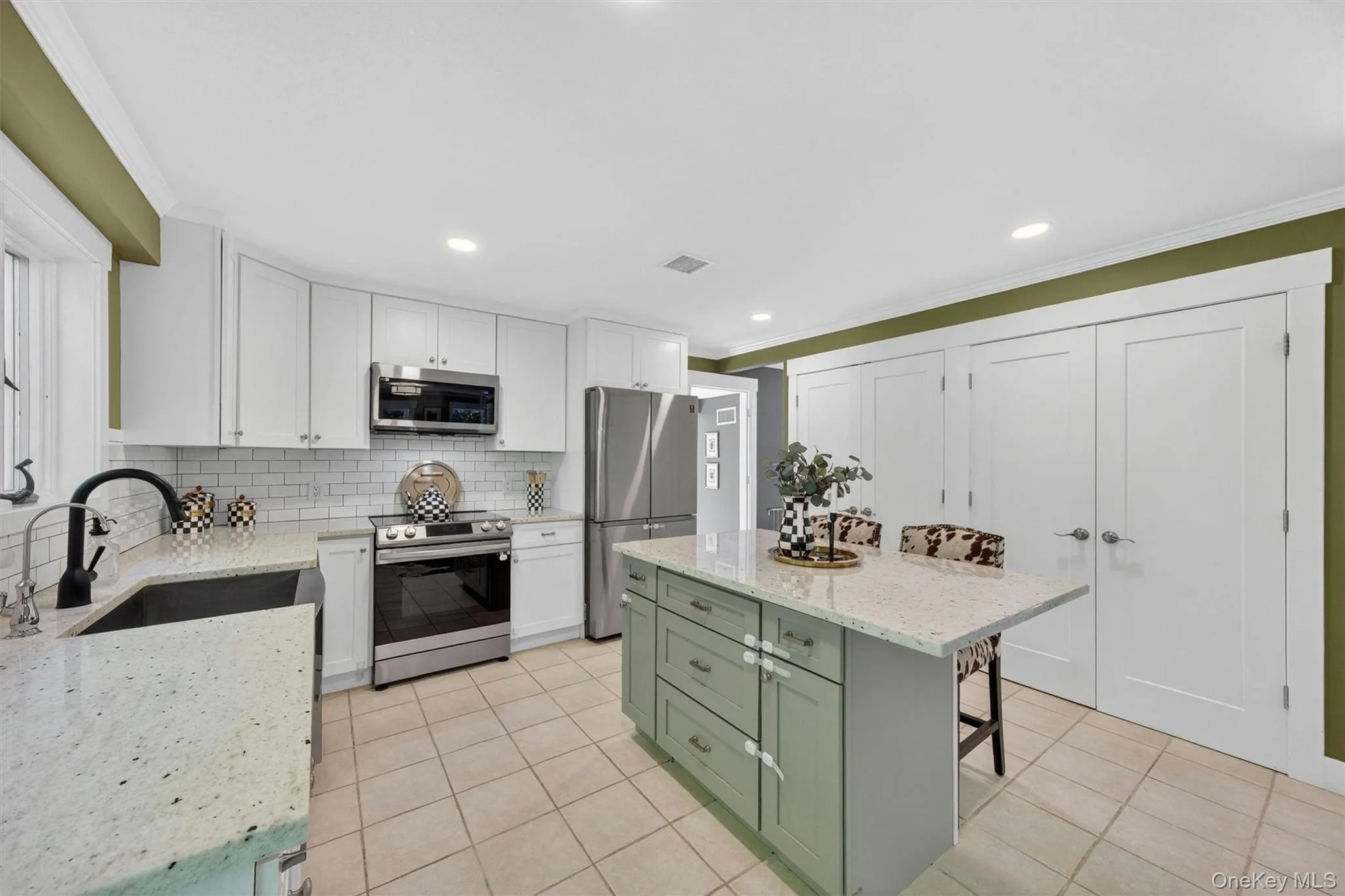 Enjoy the convenience of 2 spacious pantries making storage a breeze. Enjoy the convenience of 2 spacious pantries making storage a breeze.