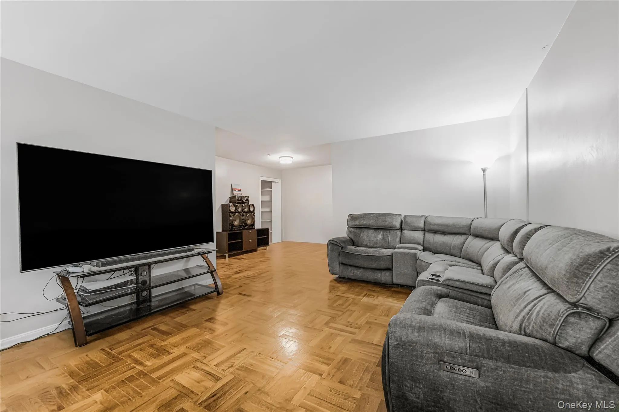 1234 Midland Avenue, Yonkers, NY, 2 Bedrooms Bedrooms, 4 Rooms Rooms,1 BathroomBathrooms,Residential Lease,For Rent,Midland,0,1007339 1234 Midland Avenue, Yonkers, NY, 2 Bedrooms Bedrooms, 4 Rooms Rooms,1 BathroomBathrooms,Residential Lease,For Rent,Midland,0,1007339