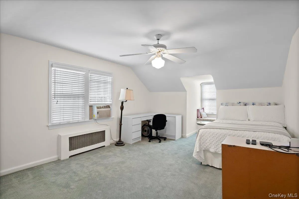 Another bedroom with window seat Another bedroom with window seat