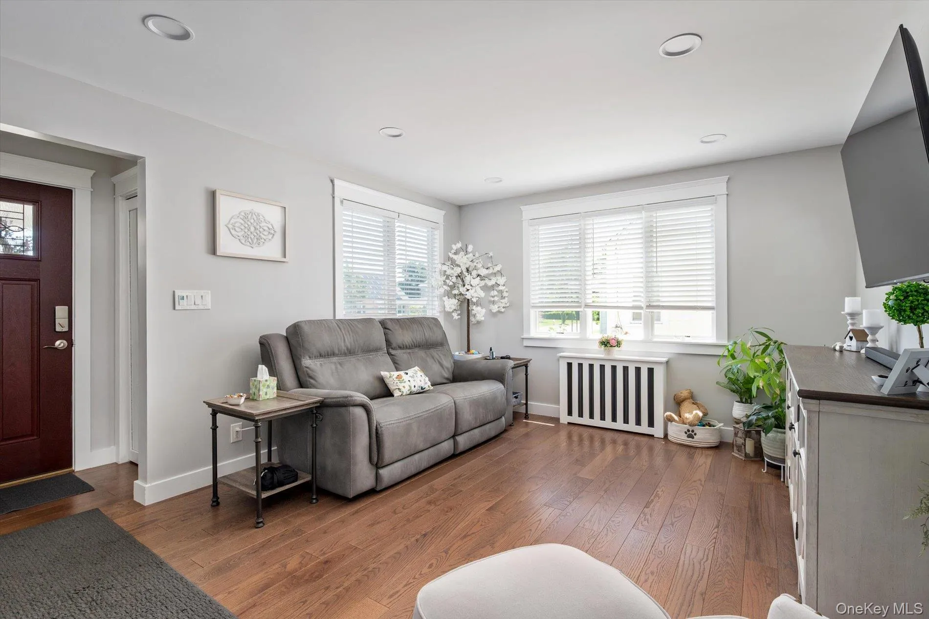36 Iroquois Place, Oyster Bay, NY, 3 Bedrooms Bedrooms, 6 Rooms Rooms,1 BathroomBathrooms,Residential,For Rent,Iroquois,0,1007341 36 Iroquois Place, Oyster Bay, NY, 3 Bedrooms Bedrooms, 6 Rooms Rooms,1 BathroomBathrooms,Residential,For Rent,Iroquois,0,1007341