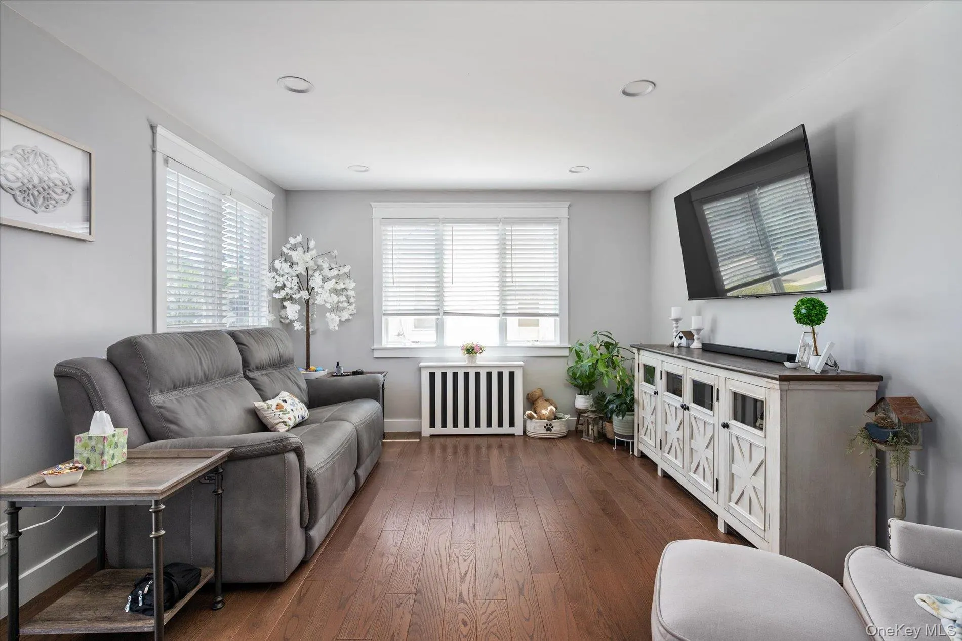 36 Iroquois Place, Oyster Bay, NY, 3 Bedrooms Bedrooms, 6 Rooms Rooms,1 BathroomBathrooms,Residential,For Rent,Iroquois,0,1007341 36 Iroquois Place, Oyster Bay, NY, 3 Bedrooms Bedrooms, 6 Rooms Rooms,1 BathroomBathrooms,Residential,For Rent,Iroquois,0,1007341