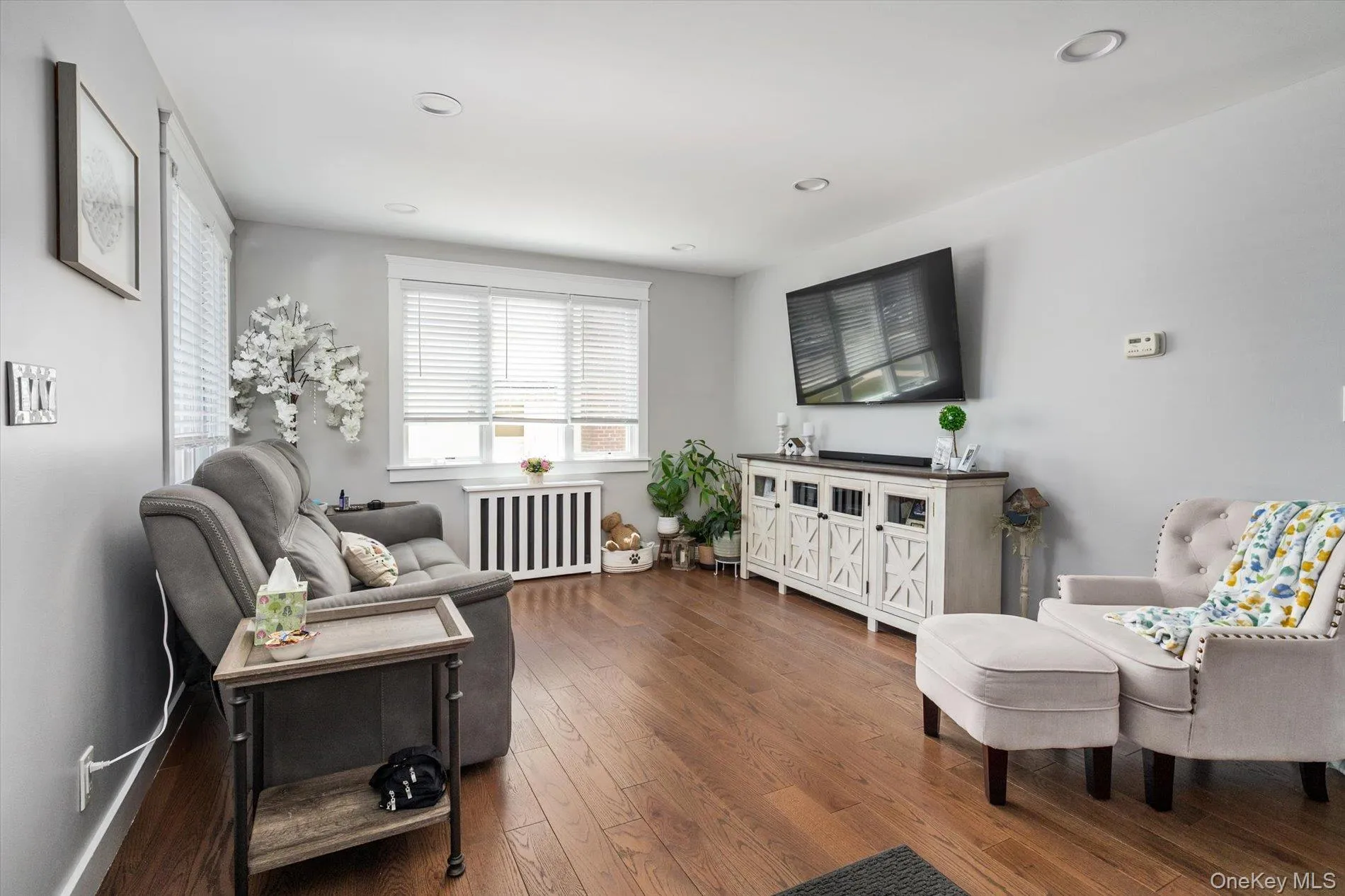 36 Iroquois Place, Oyster Bay, NY, 3 Bedrooms Bedrooms, 6 Rooms Rooms,1 BathroomBathrooms,Residential,For Rent,Iroquois,0,1007341 36 Iroquois Place, Oyster Bay, NY, 3 Bedrooms Bedrooms, 6 Rooms Rooms,1 BathroomBathrooms,Residential,For Rent,Iroquois,0,1007341
