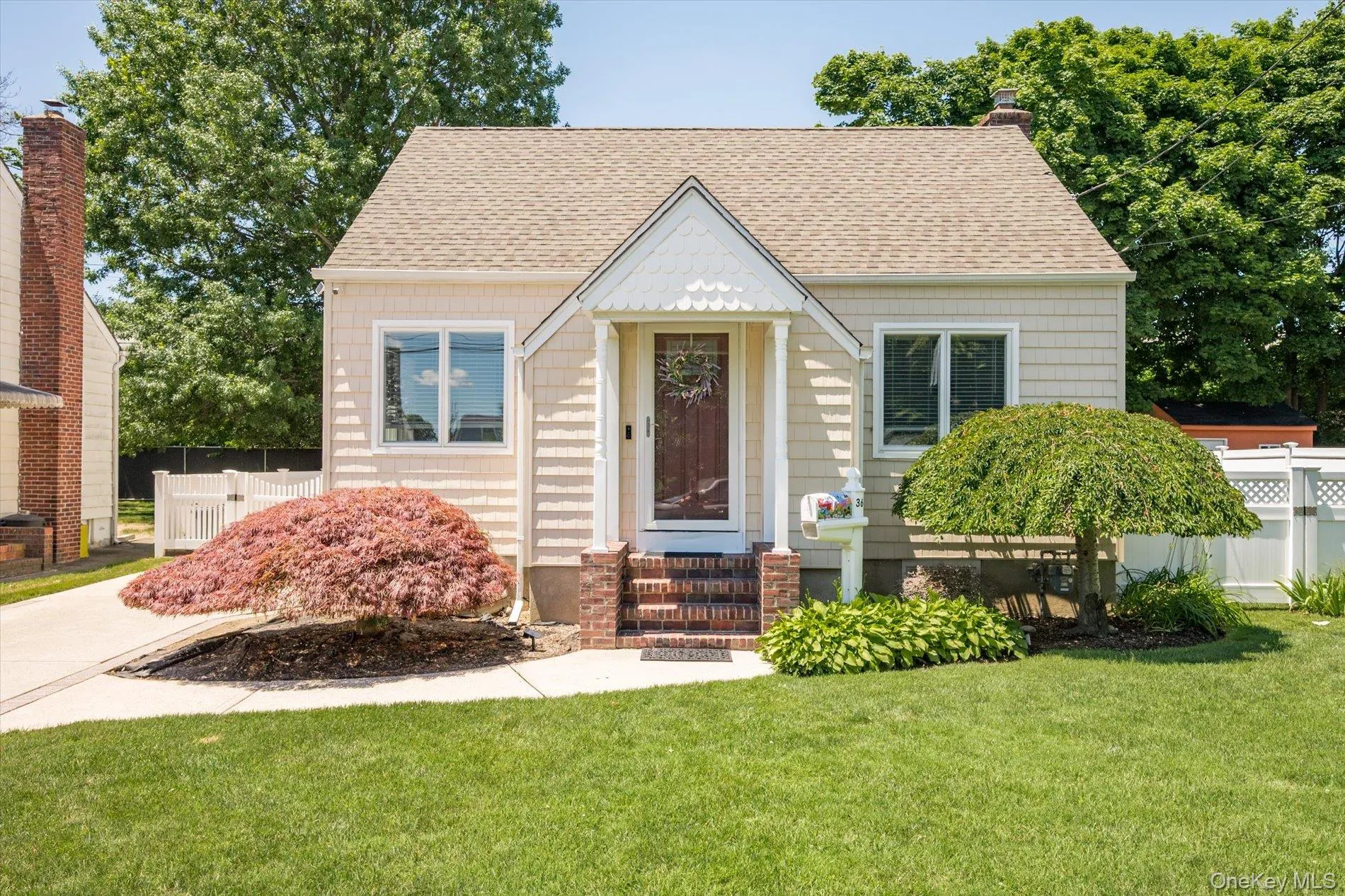 36 Iroquois Place, Oyster Bay, NY, 3 Bedrooms Bedrooms, 6 Rooms Rooms,1 BathroomBathrooms,Residential,For Rent,Iroquois,0,1007341 36 Iroquois Place, Oyster Bay, NY, 3 Bedrooms Bedrooms, 6 Rooms Rooms,1 BathroomBathrooms,Residential,For Rent,Iroquois,0,1007341