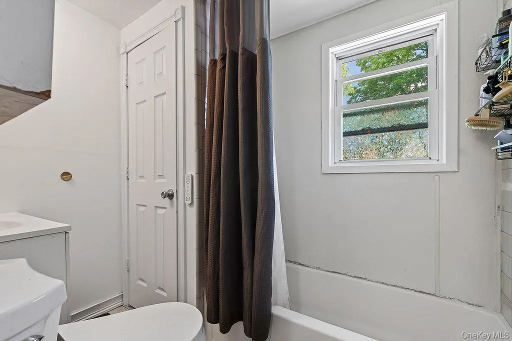 27 Tomahawk Drive, Greenburgh, NY, 3 Bedrooms Bedrooms, 8 Rooms Rooms,2 BathroomsBathrooms,Residential,For Rent,Tomahawk,0,1007360 27 Tomahawk Drive, Greenburgh, NY, 3 Bedrooms Bedrooms, 8 Rooms Rooms,2 BathroomsBathrooms,Residential,For Rent,Tomahawk,0,1007360