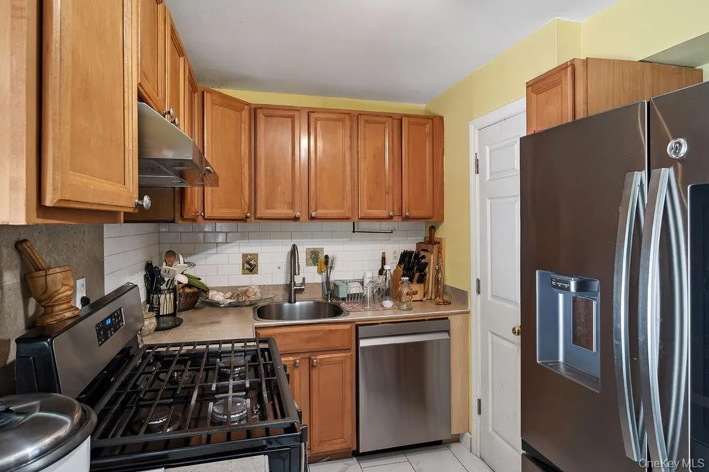 27 Tomahawk Drive, Greenburgh, NY, 3 Bedrooms Bedrooms, 8 Rooms Rooms,2 BathroomsBathrooms,Residential,For Rent,Tomahawk,0,1007360 27 Tomahawk Drive, Greenburgh, NY, 3 Bedrooms Bedrooms, 8 Rooms Rooms,2 BathroomsBathrooms,Residential,For Rent,Tomahawk,0,1007360