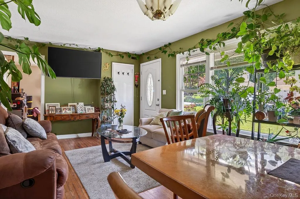 27 Tomahawk Drive, Greenburgh, NY, 3 Bedrooms Bedrooms, 8 Rooms Rooms,2 BathroomsBathrooms,Residential,For Rent,Tomahawk,0,1007360 27 Tomahawk Drive, Greenburgh, NY, 3 Bedrooms Bedrooms, 8 Rooms Rooms,2 BathroomsBathrooms,Residential,For Rent,Tomahawk,0,1007360