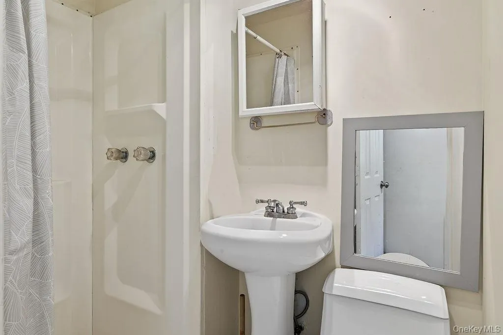 27 Tomahawk Drive, Greenburgh, NY, 3 Bedrooms Bedrooms, 8 Rooms Rooms,2 BathroomsBathrooms,Residential,For Rent,Tomahawk,0,1007360 27 Tomahawk Drive, Greenburgh, NY, 3 Bedrooms Bedrooms, 8 Rooms Rooms,2 BathroomsBathrooms,Residential,For Rent,Tomahawk,0,1007360