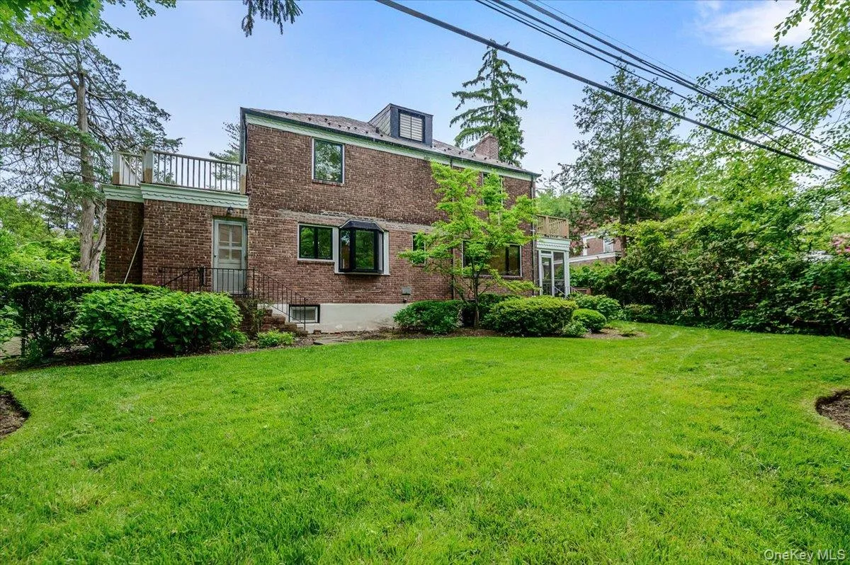 8 Parkside Drive, North Hempstead, NY, 3 Bedrooms Bedrooms, 7 Rooms Rooms,2 BathroomsBathrooms,Residential,For Rent,Parkside,0,1007362 8 Parkside Drive, North Hempstead, NY, 3 Bedrooms Bedrooms, 7 Rooms Rooms,2 BathroomsBathrooms,Residential,For Rent,Parkside,0,1007362