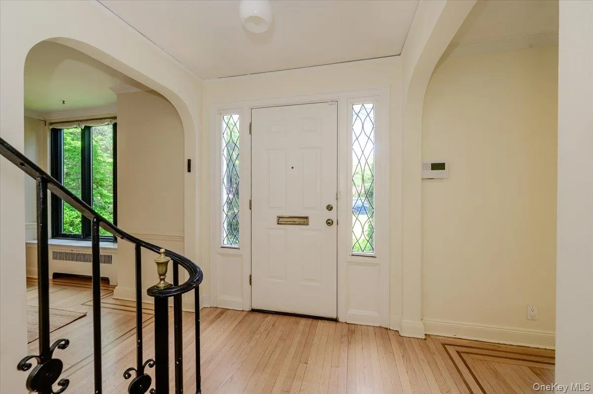 8 Parkside Drive, North Hempstead, NY, 3 Bedrooms Bedrooms, 7 Rooms Rooms,2 BathroomsBathrooms,Residential,For Rent,Parkside,0,1007362 8 Parkside Drive, North Hempstead, NY, 3 Bedrooms Bedrooms, 7 Rooms Rooms,2 BathroomsBathrooms,Residential,For Rent,Parkside,0,1007362