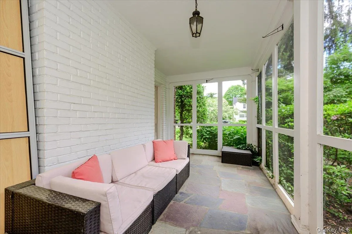 8 Parkside Drive, North Hempstead, NY, 3 Bedrooms Bedrooms, 7 Rooms Rooms,2 BathroomsBathrooms,Residential,For Rent,Parkside,0,1007362 8 Parkside Drive, North Hempstead, NY, 3 Bedrooms Bedrooms, 7 Rooms Rooms,2 BathroomsBathrooms,Residential,For Rent,Parkside,0,1007362