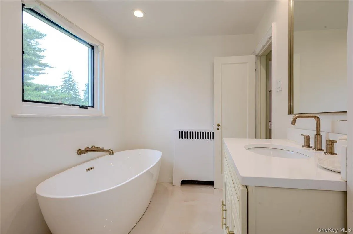 8 Parkside Drive, North Hempstead, NY, 3 Bedrooms Bedrooms, 7 Rooms Rooms,2 BathroomsBathrooms,Residential,For Rent,Parkside,0,1007362 8 Parkside Drive, North Hempstead, NY, 3 Bedrooms Bedrooms, 7 Rooms Rooms,2 BathroomsBathrooms,Residential,For Rent,Parkside,0,1007362