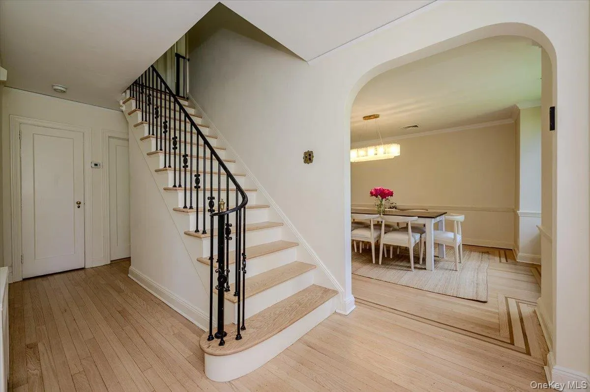 8 Parkside Drive, North Hempstead, NY, 3 Bedrooms Bedrooms, 7 Rooms Rooms,2 BathroomsBathrooms,Residential,For Rent,Parkside,0,1007362 8 Parkside Drive, North Hempstead, NY, 3 Bedrooms Bedrooms, 7 Rooms Rooms,2 BathroomsBathrooms,Residential,For Rent,Parkside,0,1007362