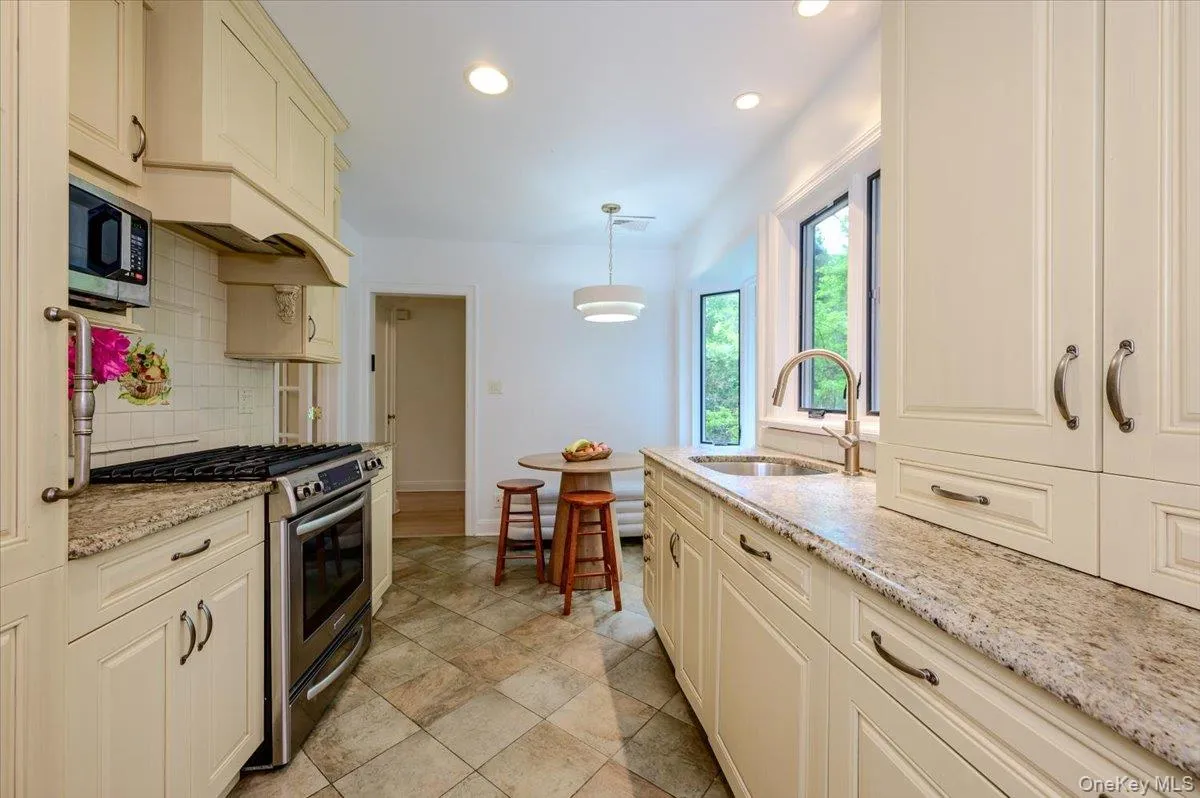 8 Parkside Drive, North Hempstead, NY, 3 Bedrooms Bedrooms, 7 Rooms Rooms,2 BathroomsBathrooms,Residential,For Rent,Parkside,0,1007362 8 Parkside Drive, North Hempstead, NY, 3 Bedrooms Bedrooms, 7 Rooms Rooms,2 BathroomsBathrooms,Residential,For Rent,Parkside,0,1007362