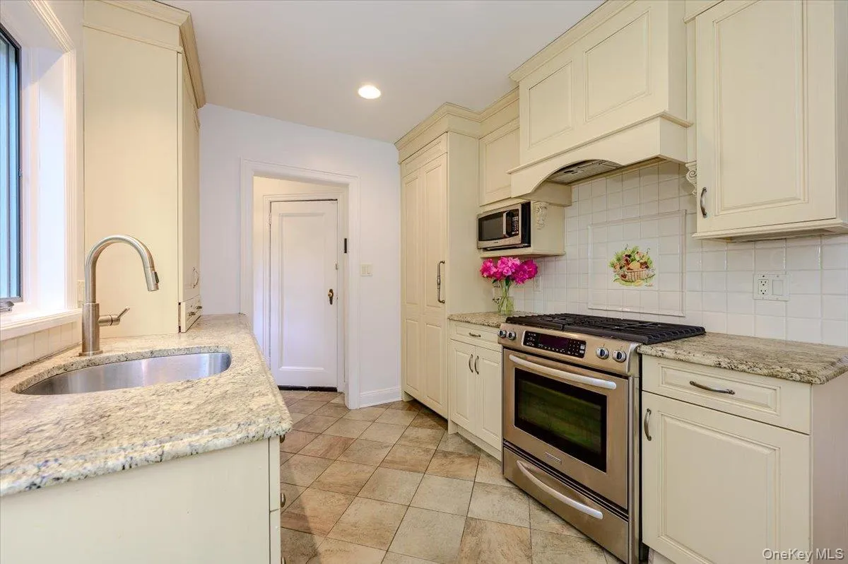 8 Parkside Drive, North Hempstead, NY, 3 Bedrooms Bedrooms, 7 Rooms Rooms,2 BathroomsBathrooms,Residential,For Rent,Parkside,0,1007362 8 Parkside Drive, North Hempstead, NY, 3 Bedrooms Bedrooms, 7 Rooms Rooms,2 BathroomsBathrooms,Residential,For Rent,Parkside,0,1007362