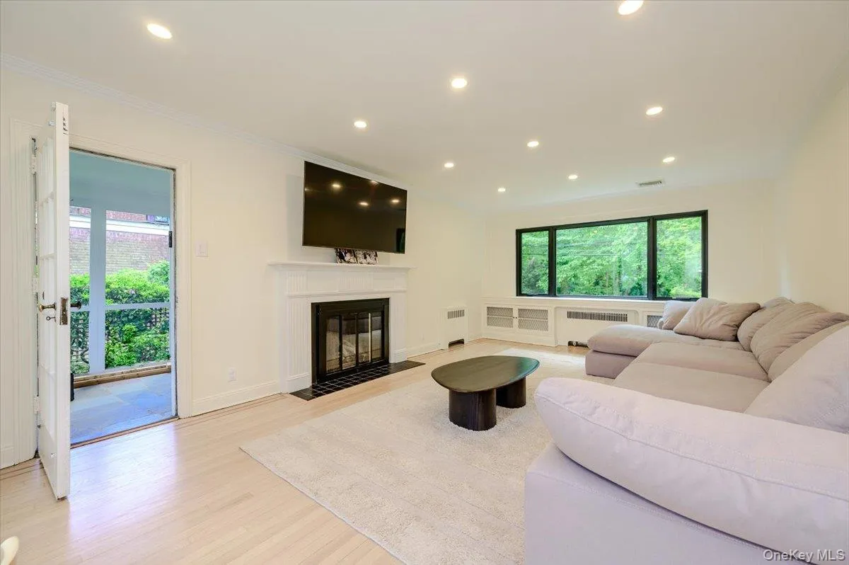 8 Parkside Drive, North Hempstead, NY, 3 Bedrooms Bedrooms, 7 Rooms Rooms,2 BathroomsBathrooms,Residential,For Rent,Parkside,0,1007362 8 Parkside Drive, North Hempstead, NY, 3 Bedrooms Bedrooms, 7 Rooms Rooms,2 BathroomsBathrooms,Residential,For Rent,Parkside,0,1007362