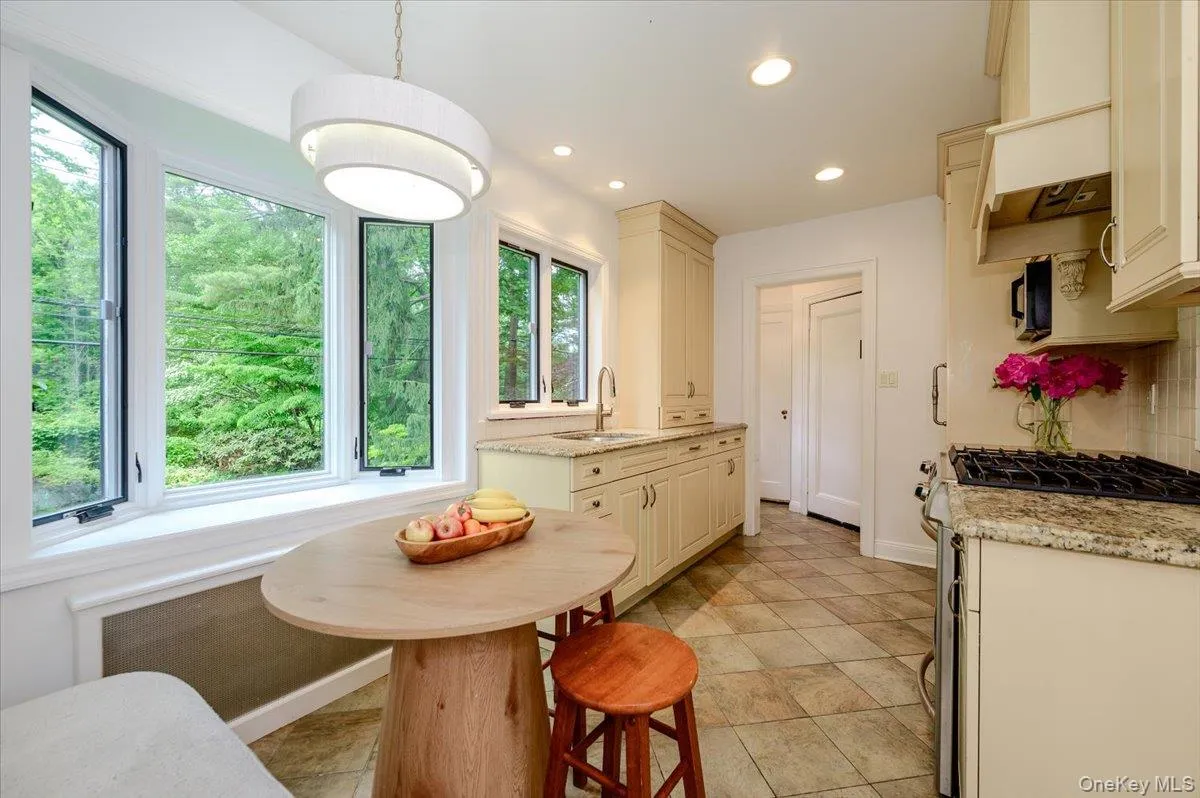 8 Parkside Drive, North Hempstead, NY, 3 Bedrooms Bedrooms, 7 Rooms Rooms,2 BathroomsBathrooms,Residential,For Rent,Parkside,0,1007362 8 Parkside Drive, North Hempstead, NY, 3 Bedrooms Bedrooms, 7 Rooms Rooms,2 BathroomsBathrooms,Residential,For Rent,Parkside,0,1007362
