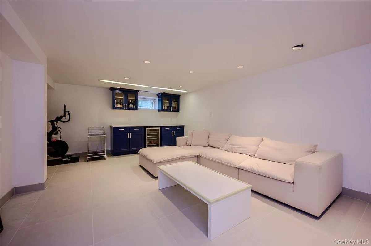 8 Parkside Drive, North Hempstead, NY, 3 Bedrooms Bedrooms, 7 Rooms Rooms,2 BathroomsBathrooms,Residential,For Rent,Parkside,0,1007362 8 Parkside Drive, North Hempstead, NY, 3 Bedrooms Bedrooms, 7 Rooms Rooms,2 BathroomsBathrooms,Residential,For Rent,Parkside,0,1007362