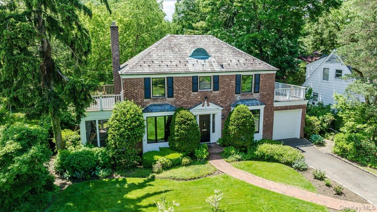 8 Parkside Drive, North Hempstead, NY, 3 Bedrooms Bedrooms, 7 Rooms Rooms,2 BathroomsBathrooms,Residential,For Rent,Parkside,0,1007362 8 Parkside Drive, North Hempstead, NY, 3 Bedrooms Bedrooms, 7 Rooms Rooms,2 BathroomsBathrooms,Residential,For Rent,Parkside,0,1007362