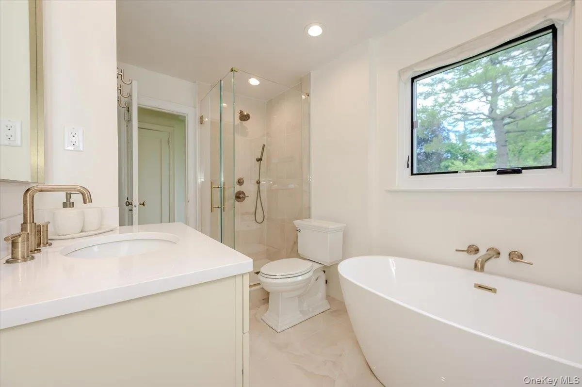 8 Parkside Drive, North Hempstead, NY, 3 Bedrooms Bedrooms, 7 Rooms Rooms,2 BathroomsBathrooms,Residential,For Rent,Parkside,0,1007362 8 Parkside Drive, North Hempstead, NY, 3 Bedrooms Bedrooms, 7 Rooms Rooms,2 BathroomsBathrooms,Residential,For Rent,Parkside,0,1007362