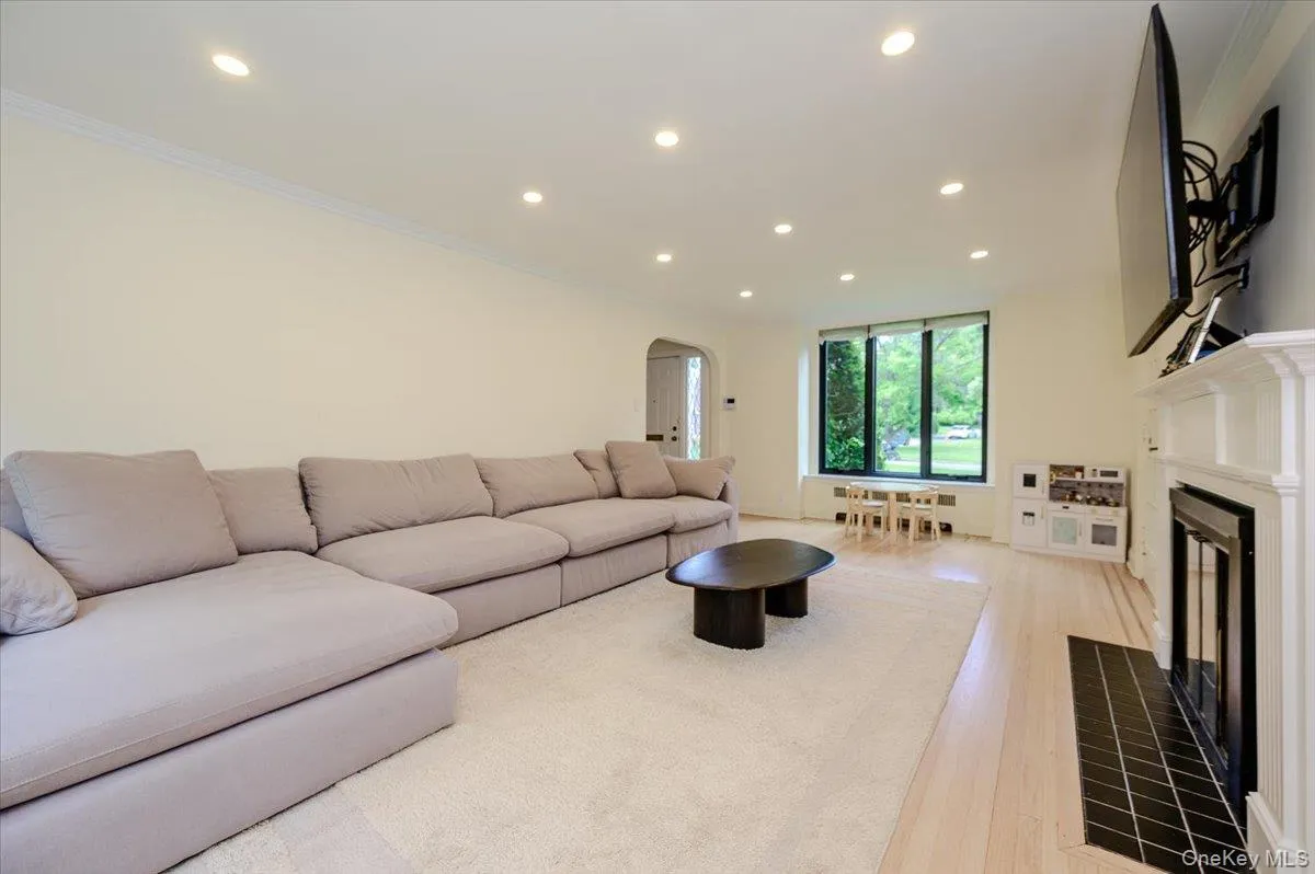 8 Parkside Drive, North Hempstead, NY, 3 Bedrooms Bedrooms, 7 Rooms Rooms,2 BathroomsBathrooms,Residential,For Rent,Parkside,0,1007362 8 Parkside Drive, North Hempstead, NY, 3 Bedrooms Bedrooms, 7 Rooms Rooms,2 BathroomsBathrooms,Residential,For Rent,Parkside,0,1007362