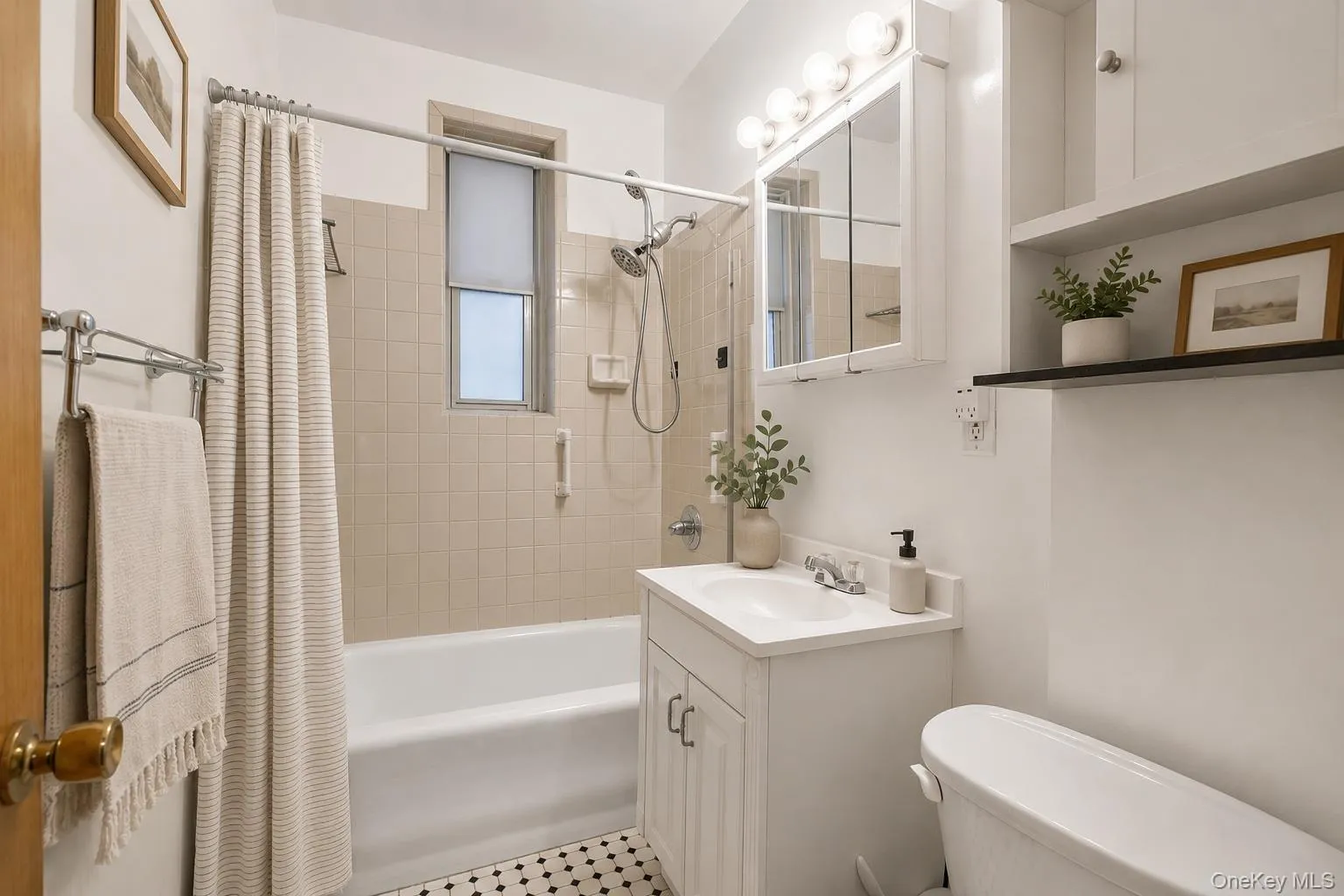 472 Gramatan Avenue, Mount Vernon, NY, 2 Bedrooms Bedrooms, 5 Rooms Rooms,1 BathroomBathrooms,Residential,For Rent,Gramatan,0,1007380 472 Gramatan Avenue, Mount Vernon, NY, 2 Bedrooms Bedrooms, 5 Rooms Rooms,1 BathroomBathrooms,Residential,For Rent,Gramatan,0,1007380