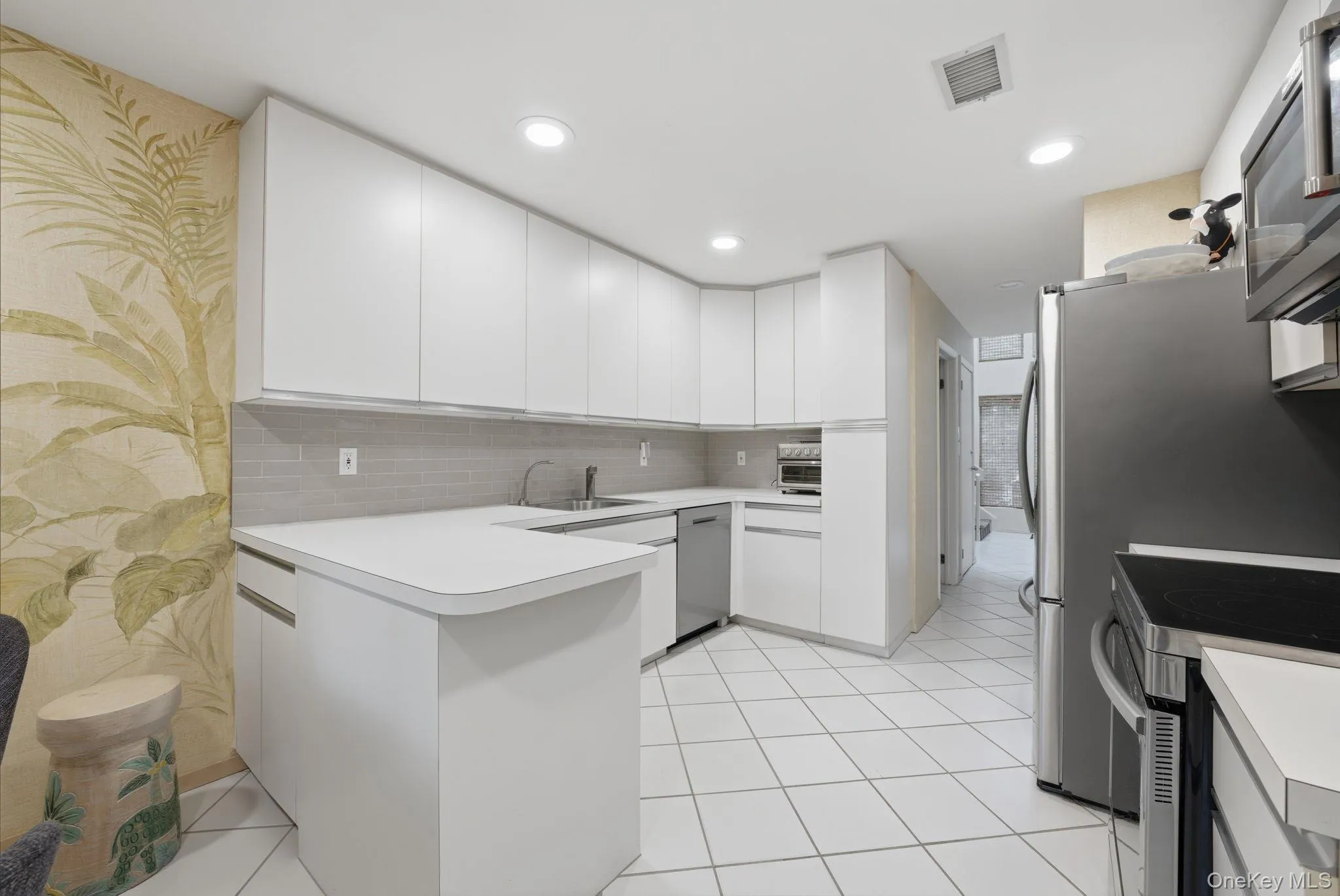 6 Wimbledon Drive, North Hempstead, NY, 3 Bedrooms Bedrooms, 9 Rooms Rooms,2 BathroomsBathrooms,Residential,For Rent,Wimbledon,0,1007388 6 Wimbledon Drive, North Hempstead, NY, 3 Bedrooms Bedrooms, 9 Rooms Rooms,2 BathroomsBathrooms,Residential,For Rent,Wimbledon,0,1007388