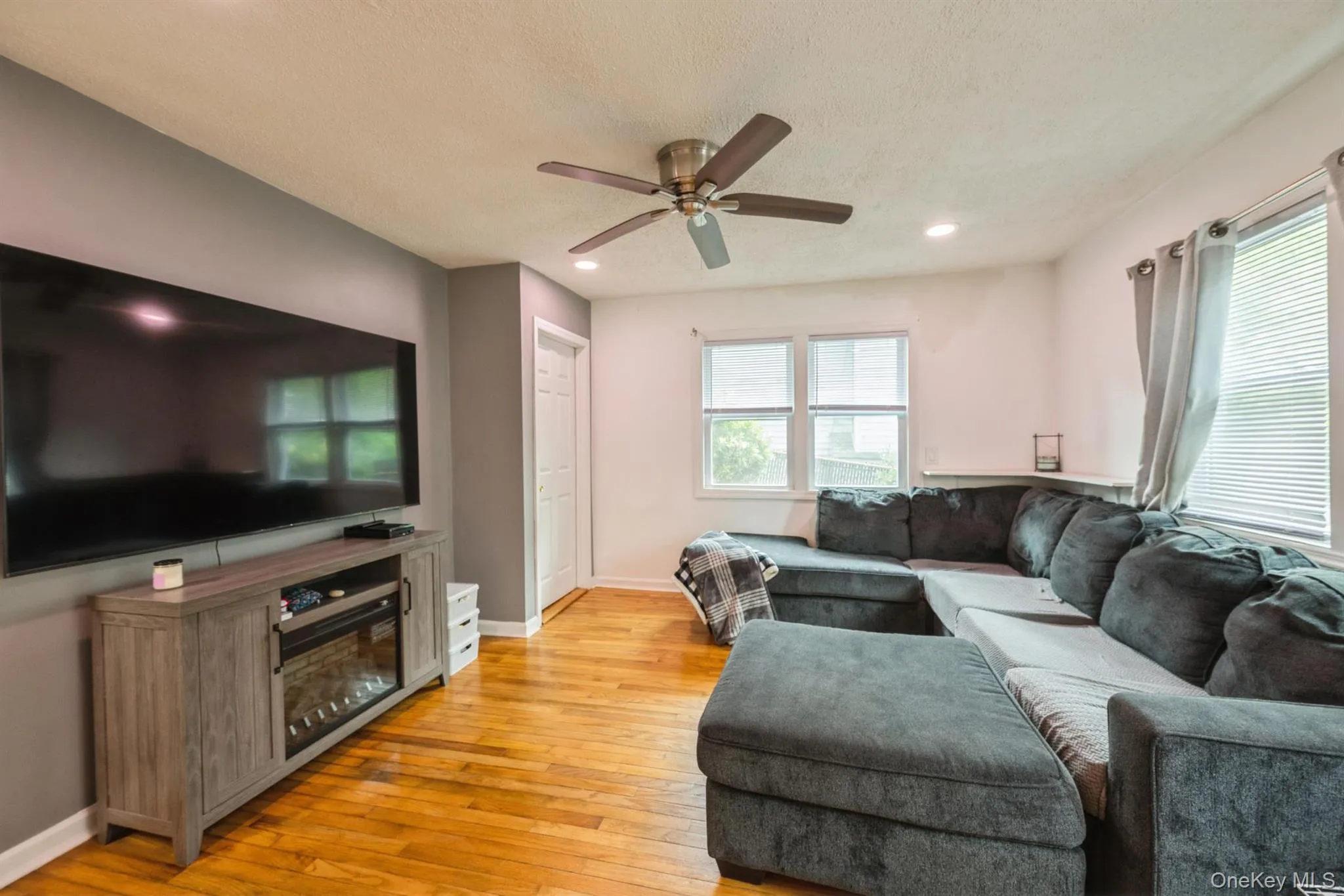 127 Hallock Landing Road, Brookhaven, NY, 3 Bedrooms Bedrooms, 5 Rooms Rooms,2 BathroomsBathrooms,Residential,For Rent,Hallock Landing,0,1007391 127 Hallock Landing Road, Brookhaven, NY, 3 Bedrooms Bedrooms, 5 Rooms Rooms,2 BathroomsBathrooms,Residential,For Rent,Hallock Landing,0,1007391