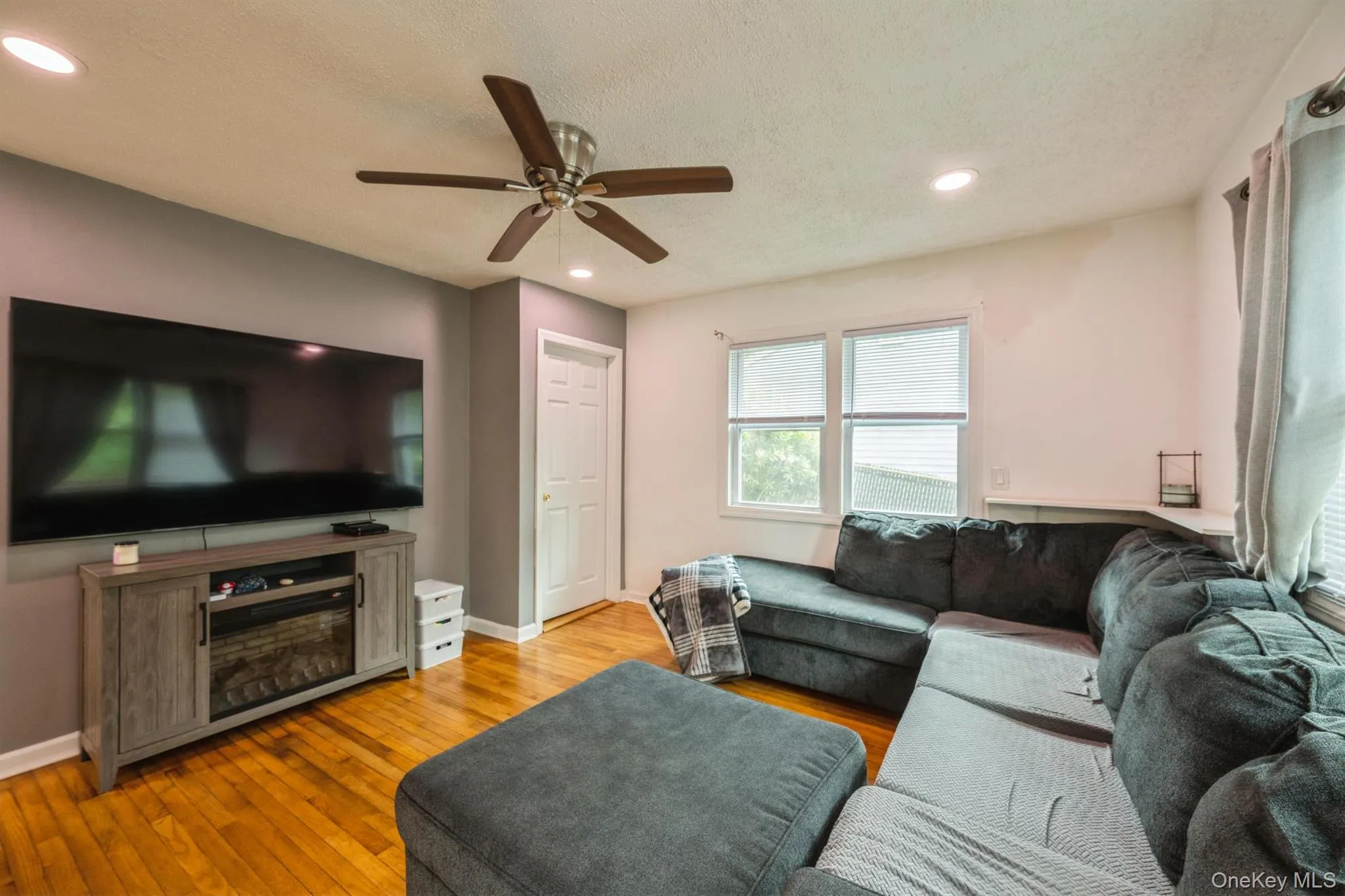 127 Hallock Landing Road, Brookhaven, NY, 3 Bedrooms Bedrooms, 5 Rooms Rooms,2 BathroomsBathrooms,Residential,For Rent,Hallock Landing,0,1007391 127 Hallock Landing Road, Brookhaven, NY, 3 Bedrooms Bedrooms, 5 Rooms Rooms,2 BathroomsBathrooms,Residential,For Rent,Hallock Landing,0,1007391