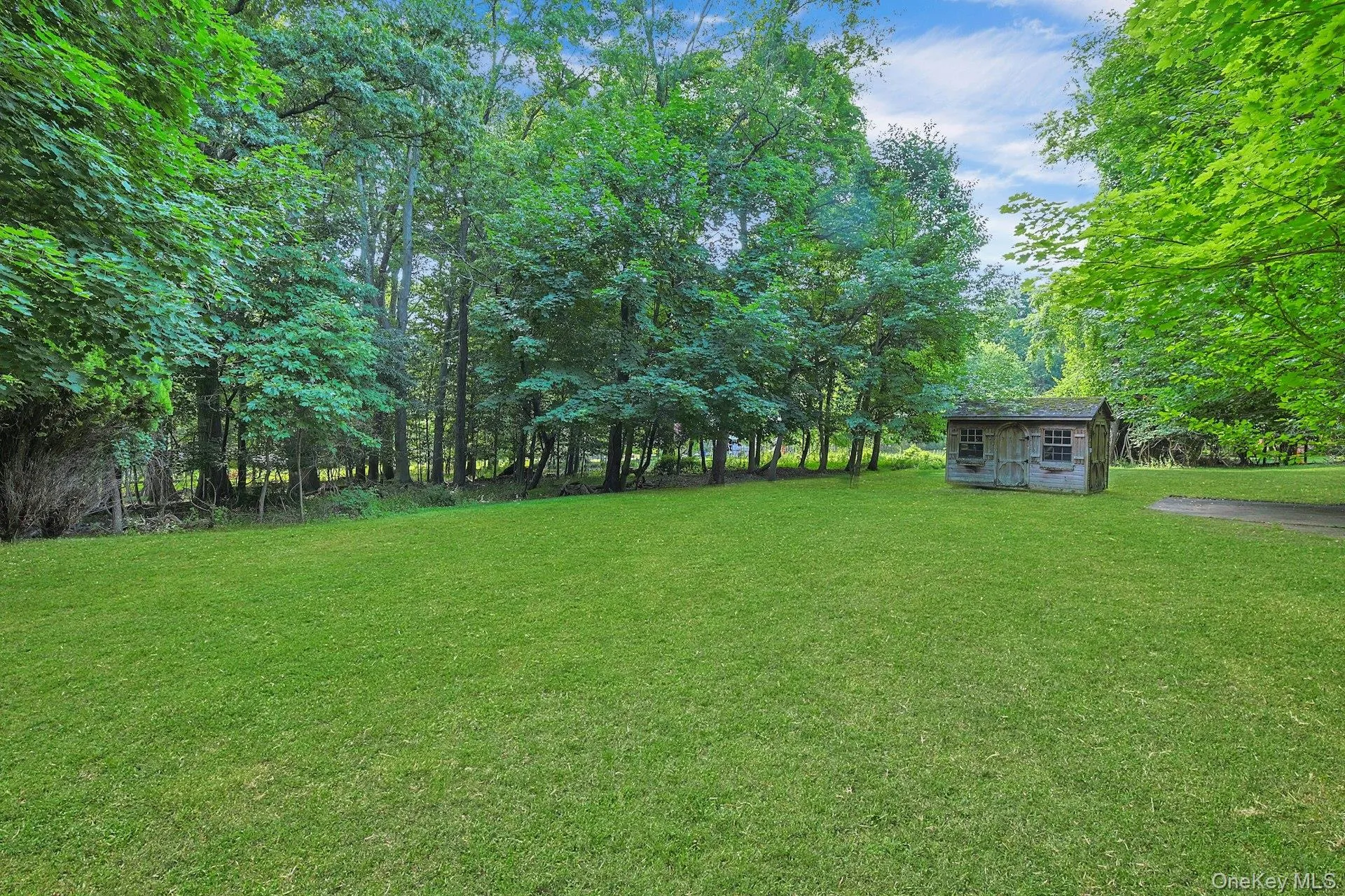 Large, level and private back yard. Great property! Large, level and private back yard. Great property!
