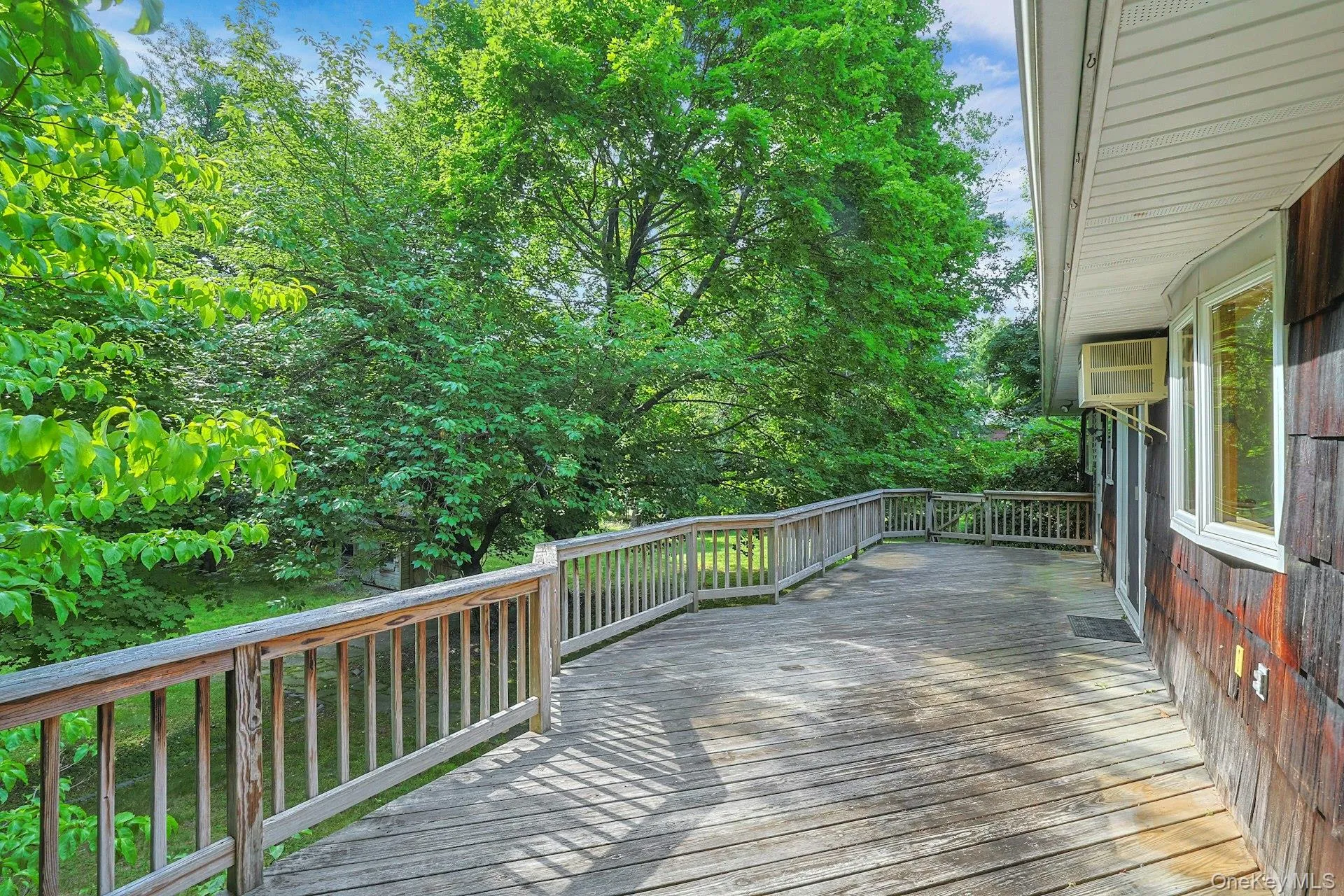 Lots of space for outdoor entertaining! Lots of space for outdoor entertaining!