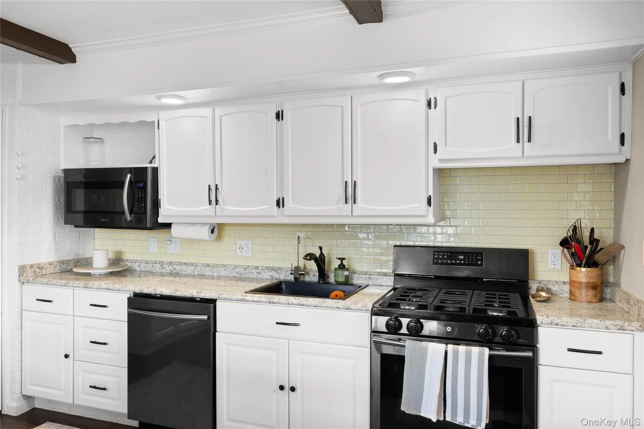300 24th Street, Babylon, NY, 2 Bedrooms Bedrooms, 7 Rooms Rooms,1 BathroomBathrooms,Residential,For Rent,24th,0,1007397 300 24th Street, Babylon, NY, 2 Bedrooms Bedrooms, 7 Rooms Rooms,1 BathroomBathrooms,Residential,For Rent,24th,0,1007397