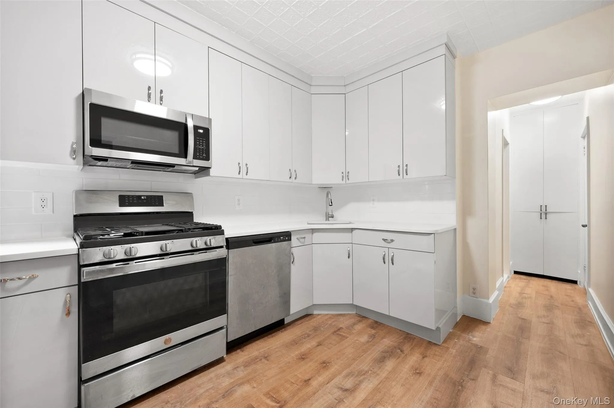 91 Parkway Road, Eastchester, NY, 2 Bedrooms Bedrooms, 4 Rooms Rooms,1 BathroomBathrooms,Residential Lease,For Rent,Parkway,0,1007409 91 Parkway Road, Eastchester, NY, 2 Bedrooms Bedrooms, 4 Rooms Rooms,1 BathroomBathrooms,Residential Lease,For Rent,Parkway,0,1007409