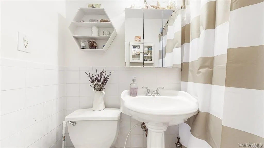 150-29 72nd Road, New York, NY, 2 Bedrooms Bedrooms, 5 Rooms Rooms,1 BathroomBathrooms,Residential,For Rent,72nd,0,1007412 150-29 72nd Road, New York, NY, 2 Bedrooms Bedrooms, 5 Rooms Rooms,1 BathroomBathrooms,Residential,For Rent,72nd,0,1007412