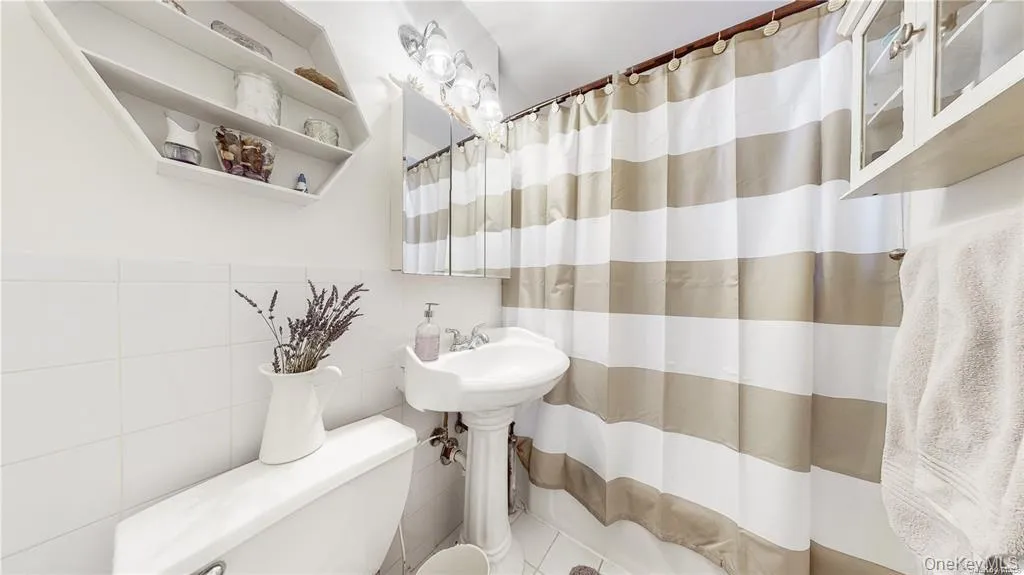 150-29 72nd Road, New York, NY, 2 Bedrooms Bedrooms, 5 Rooms Rooms,1 BathroomBathrooms,Residential,For Rent,72nd,0,1007412 150-29 72nd Road, New York, NY, 2 Bedrooms Bedrooms, 5 Rooms Rooms,1 BathroomBathrooms,Residential,For Rent,72nd,0,1007412