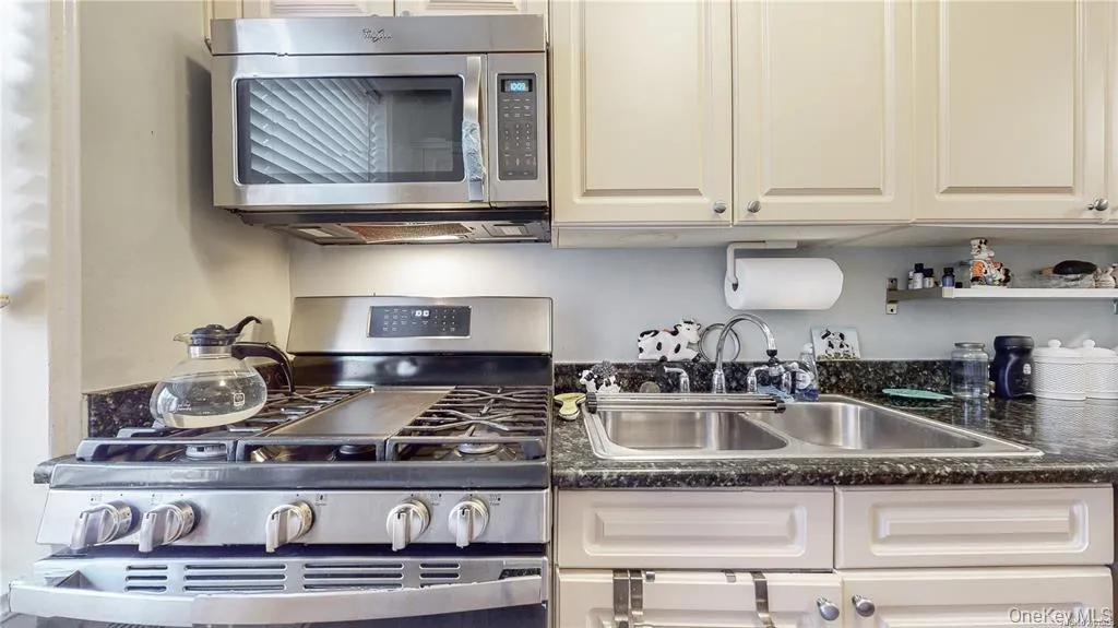 150-29 72nd Road, New York, NY, 2 Bedrooms Bedrooms, 5 Rooms Rooms,1 BathroomBathrooms,Residential,For Rent,72nd,0,1007412 150-29 72nd Road, New York, NY, 2 Bedrooms Bedrooms, 5 Rooms Rooms,1 BathroomBathrooms,Residential,For Rent,72nd,0,1007412