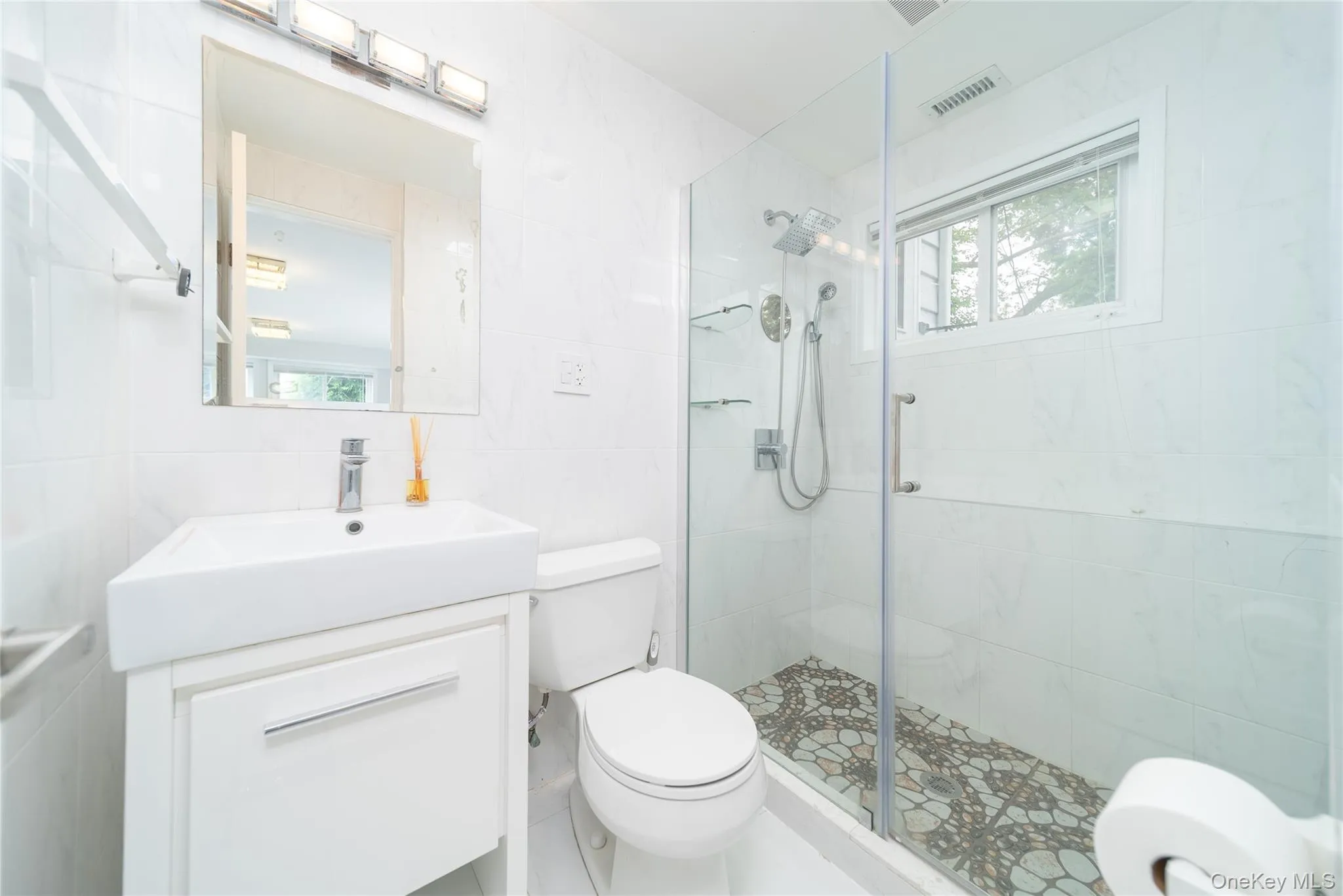 1 Horizon Road, North Hempstead, NY, 4 Bedrooms Bedrooms, 8 Rooms Rooms,3 BathroomsBathrooms,Residential,For Rent,Horizon,0,1007413 1 Horizon Road, North Hempstead, NY, 4 Bedrooms Bedrooms, 8 Rooms Rooms,3 BathroomsBathrooms,Residential,For Rent,Horizon,0,1007413