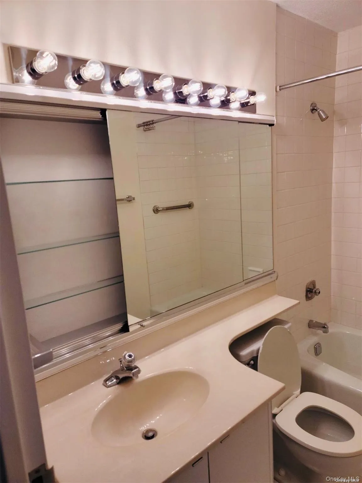 2 Bay Club Drive, New York, NY, 2 Bedrooms Bedrooms, 6 Rooms Rooms,2 BathroomsBathrooms,Residential Lease,For Rent,Bay Club,0,1007420 2 Bay Club Drive, New York, NY, 2 Bedrooms Bedrooms, 6 Rooms Rooms,2 BathroomsBathrooms,Residential Lease,For Rent,Bay Club,0,1007420