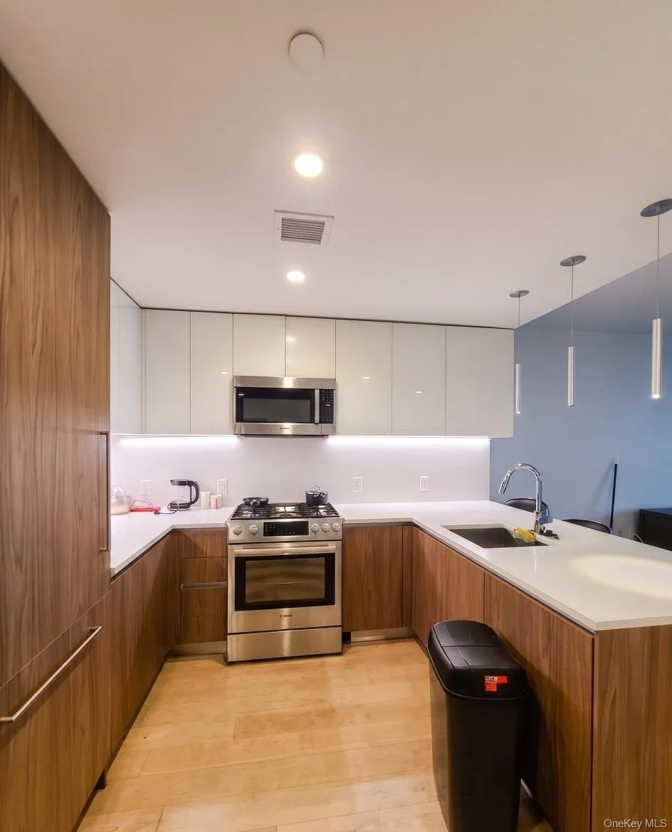 131-01 40th Road, New York, NY, 1 Bedroom Bedrooms, 5 Rooms Rooms,1 BathroomBathrooms,Residential,For Rent,40th,0,1007426 131-01 40th Road, New York, NY, 1 Bedroom Bedrooms, 5 Rooms Rooms,1 BathroomBathrooms,Residential,For Rent,40th,0,1007426