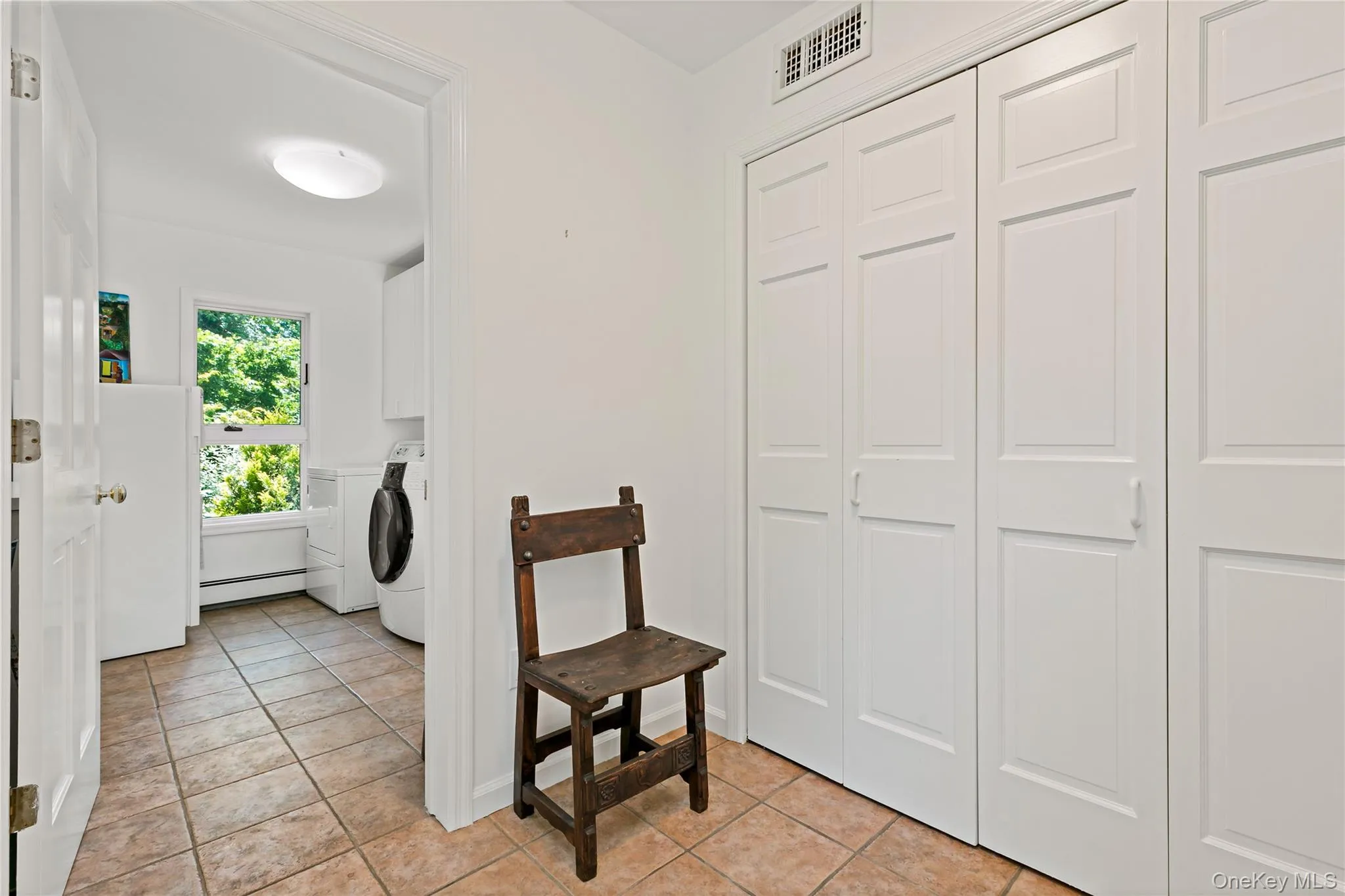 Mudroom to the Laundry Mudroom to the Laundry