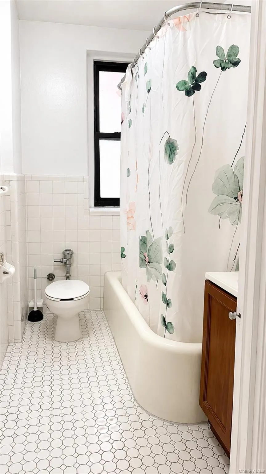 3396 Wayne Avenue, New York, NY, 1 Bedroom Bedrooms, 4 Rooms Rooms,1 BathroomBathrooms,Residential,For Rent,Wayne,0,1007450 3396 Wayne Avenue, New York, NY, 1 Bedroom Bedrooms, 4 Rooms Rooms,1 BathroomBathrooms,Residential,For Rent,Wayne,0,1007450