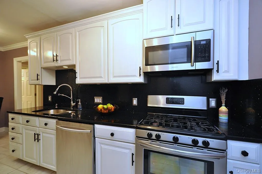 280 Bronxville Road, Yonkers, NY, 1 Bedroom Bedrooms, 3 Rooms Rooms,1 BathroomBathrooms,Residential,For Rent,Bronxville,0,1007459 280 Bronxville Road, Yonkers, NY, 1 Bedroom Bedrooms, 3 Rooms Rooms,1 BathroomBathrooms,Residential,For Rent,Bronxville,0,1007459