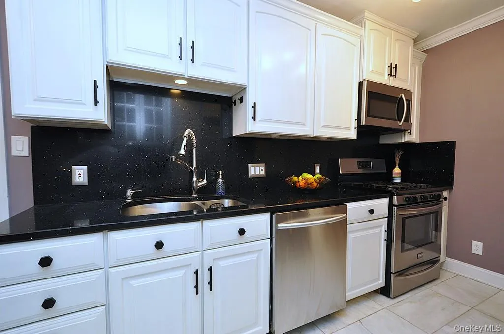 280 Bronxville Road, Yonkers, NY, 1 Bedroom Bedrooms, 3 Rooms Rooms,1 BathroomBathrooms,Residential,For Rent,Bronxville,0,1007459 280 Bronxville Road, Yonkers, NY, 1 Bedroom Bedrooms, 3 Rooms Rooms,1 BathroomBathrooms,Residential,For Rent,Bronxville,0,1007459